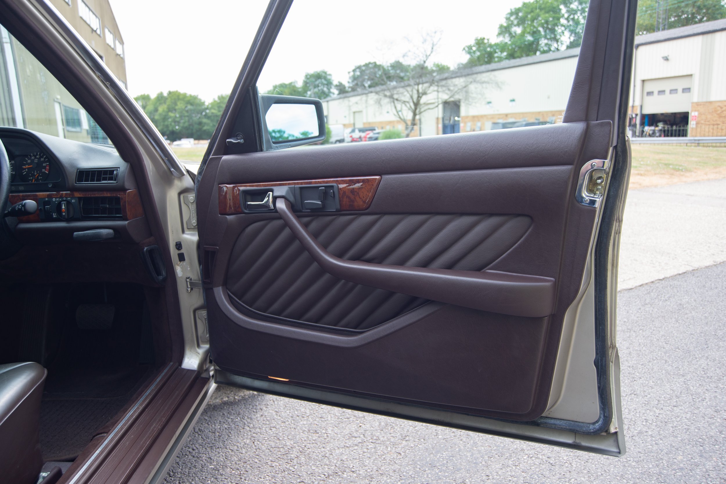 Mercedes 300SEL-5.jpg