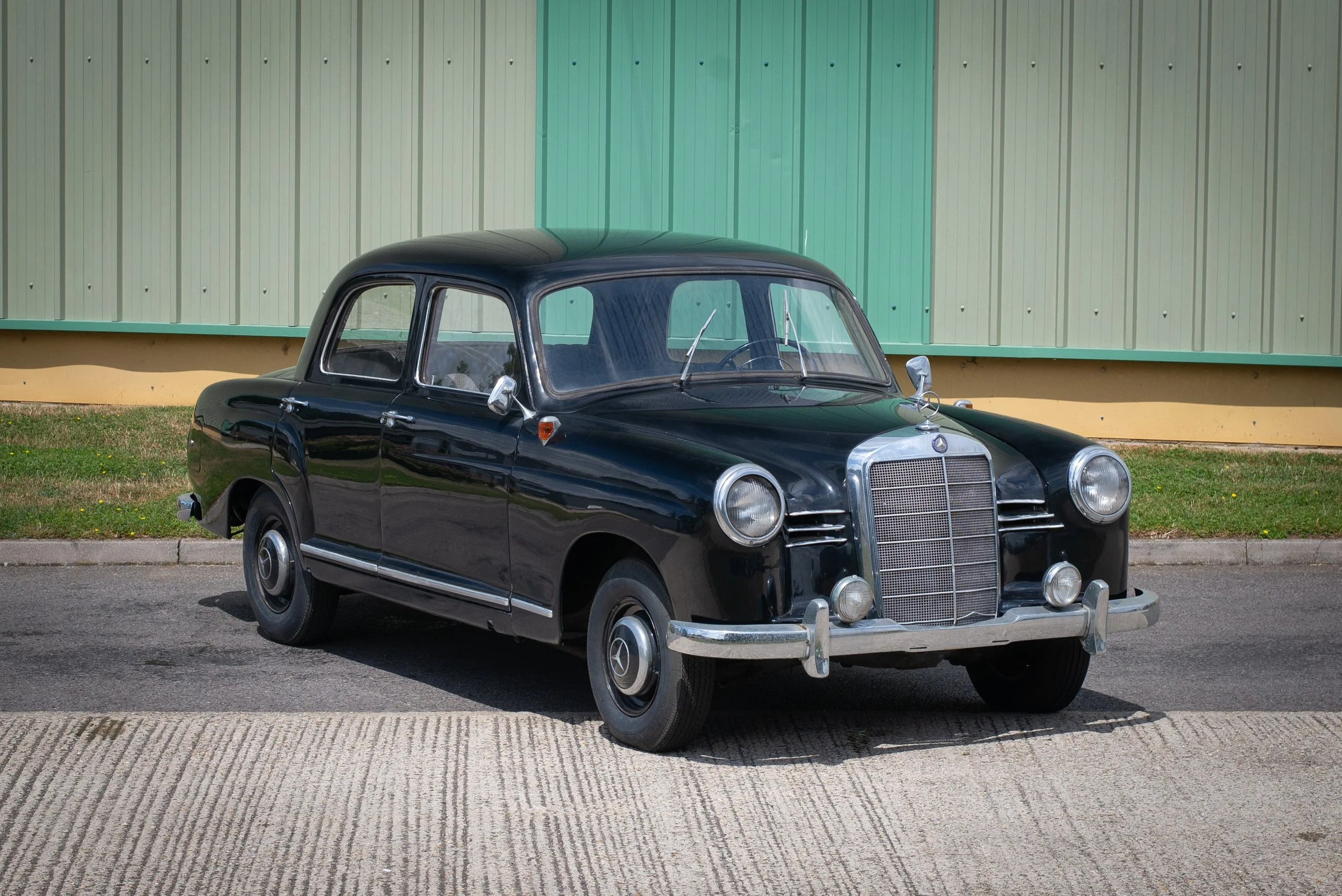 Mercedes 180-25.jpg