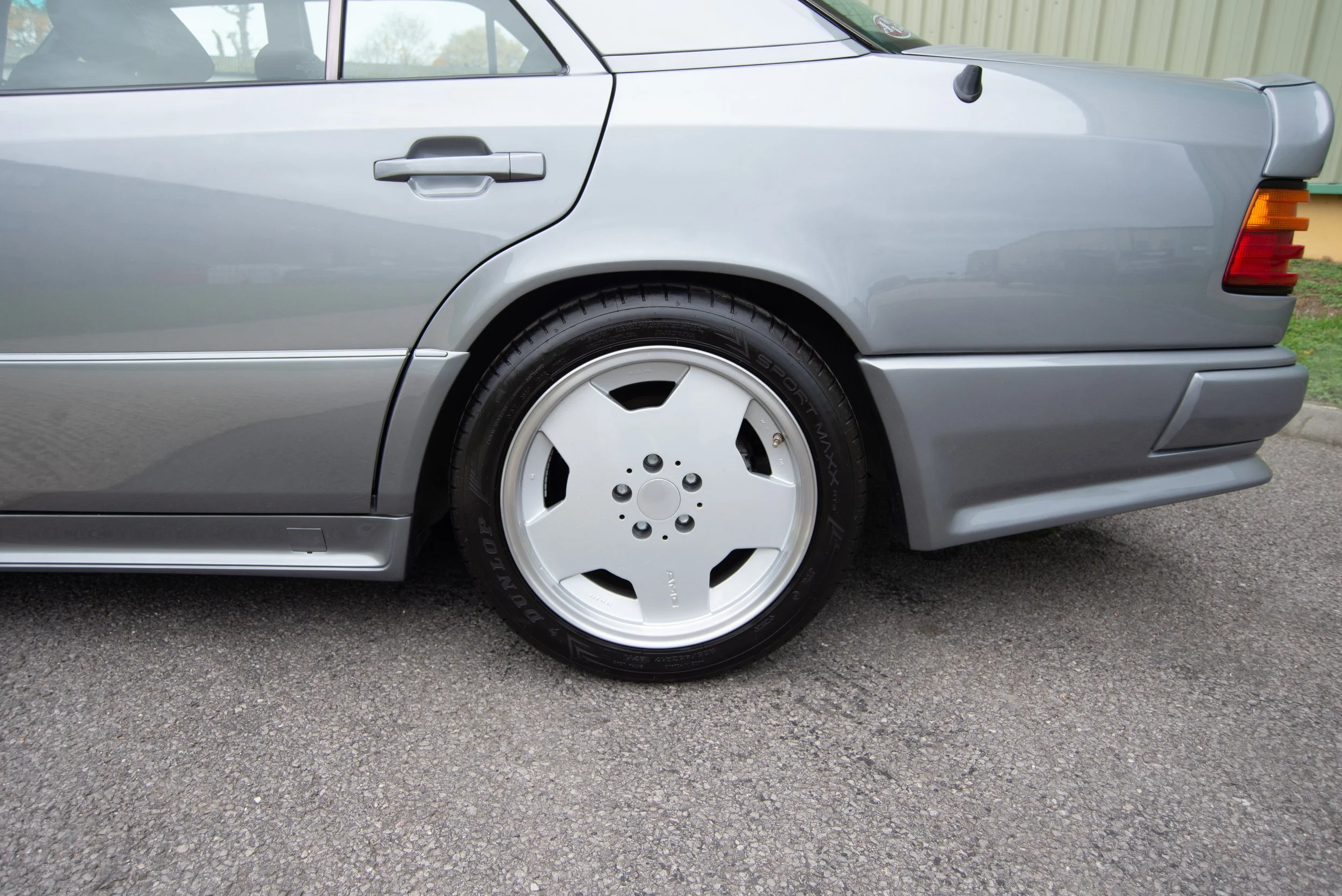 Mercedes 300E 3.4 AMG-22.jpg
