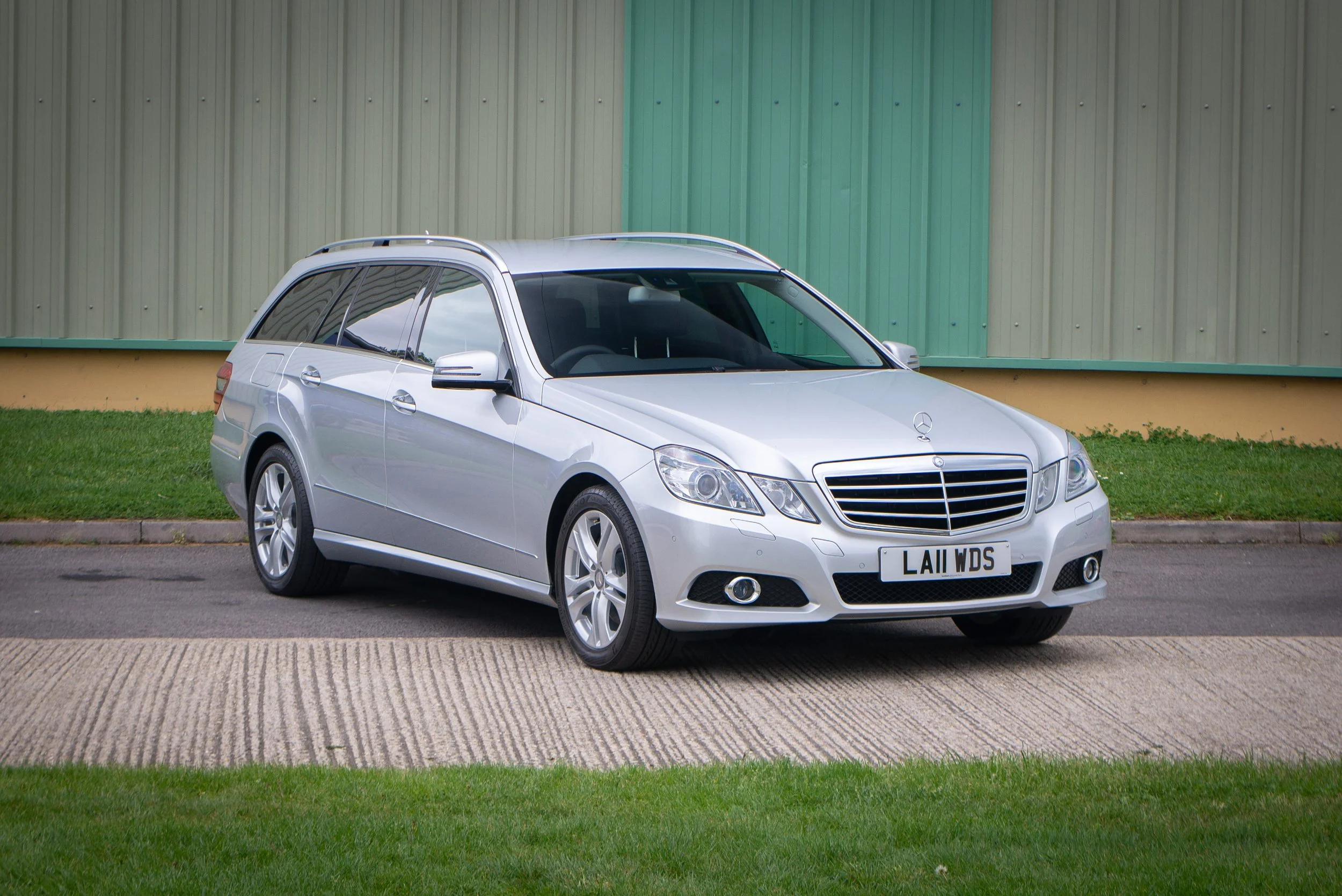 Mercedes E350 Estate 2-17.jpg