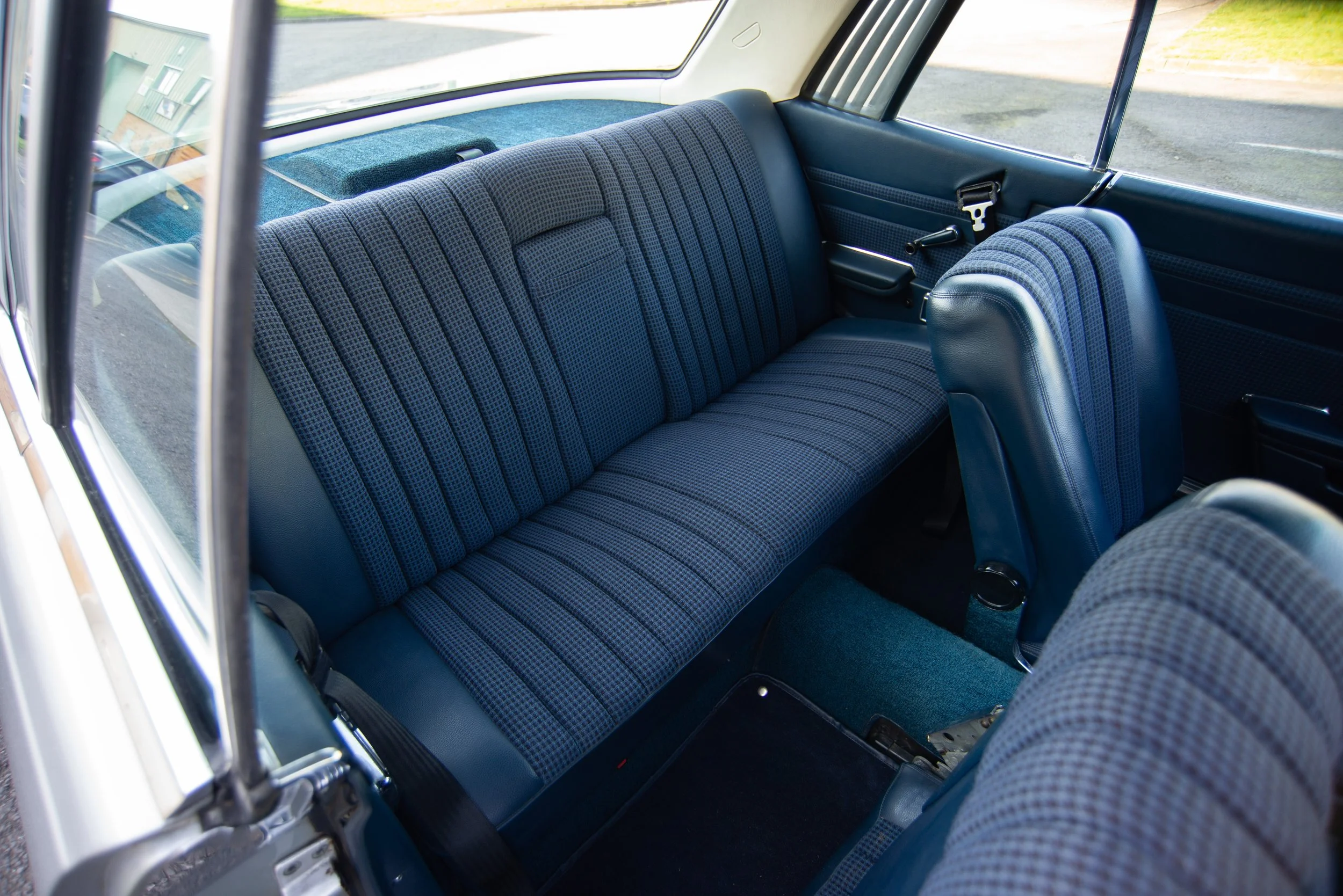 Mercedes 350SLC-9.jpg