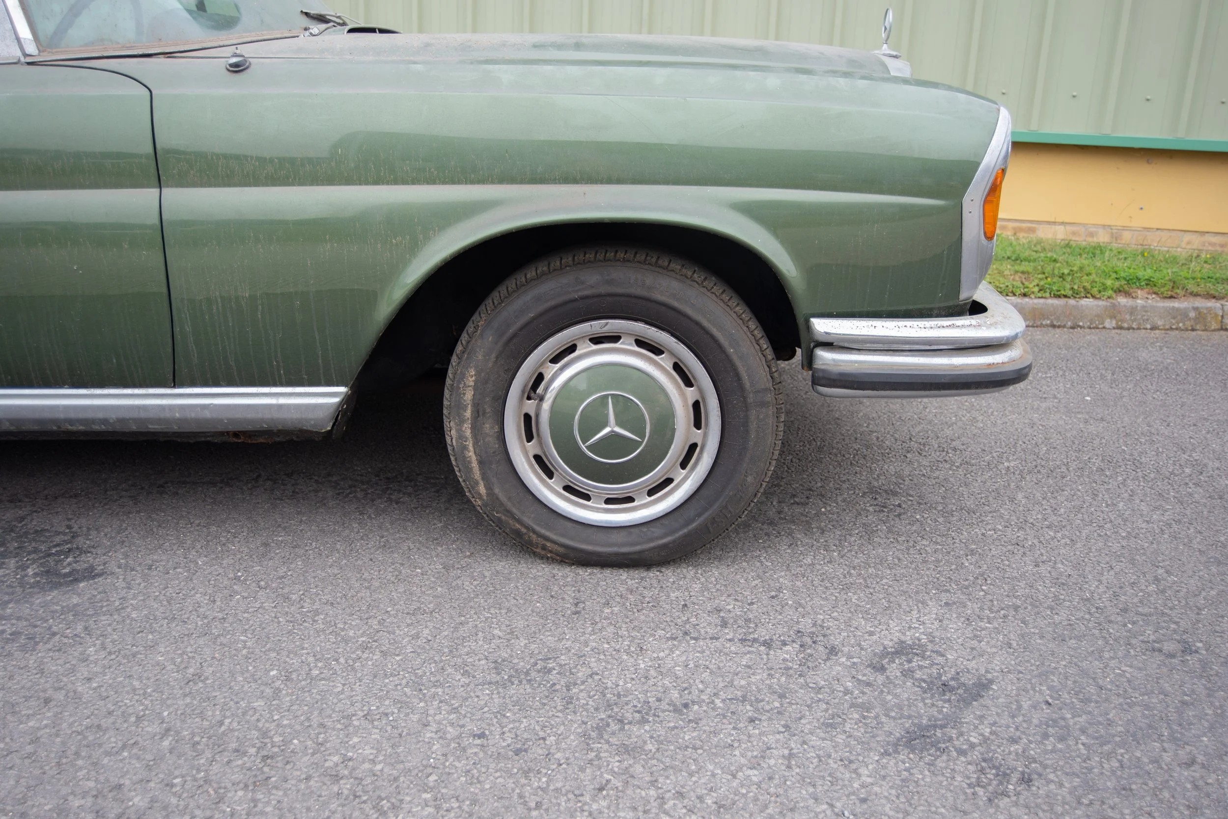 Mercedes 280SE Coupe-30.jpg