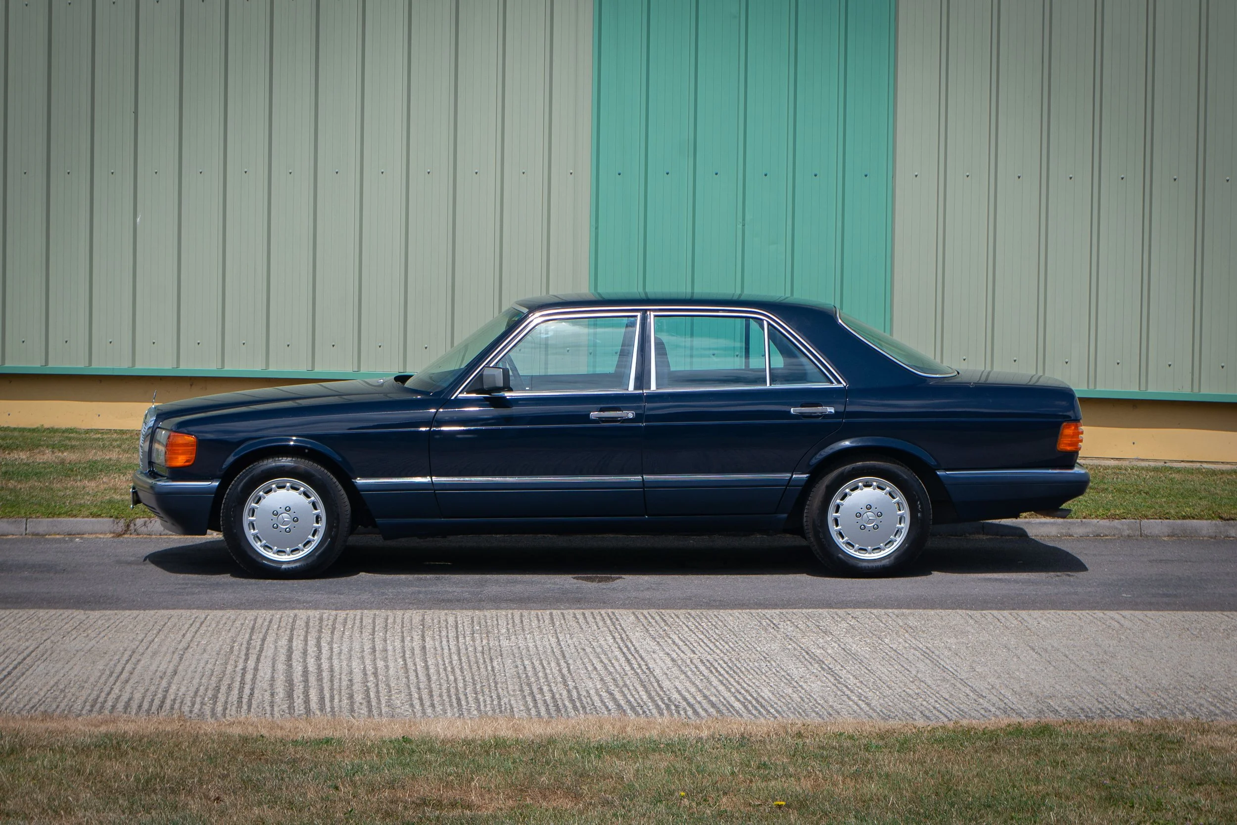 Mercedes 300SE-26.jpg