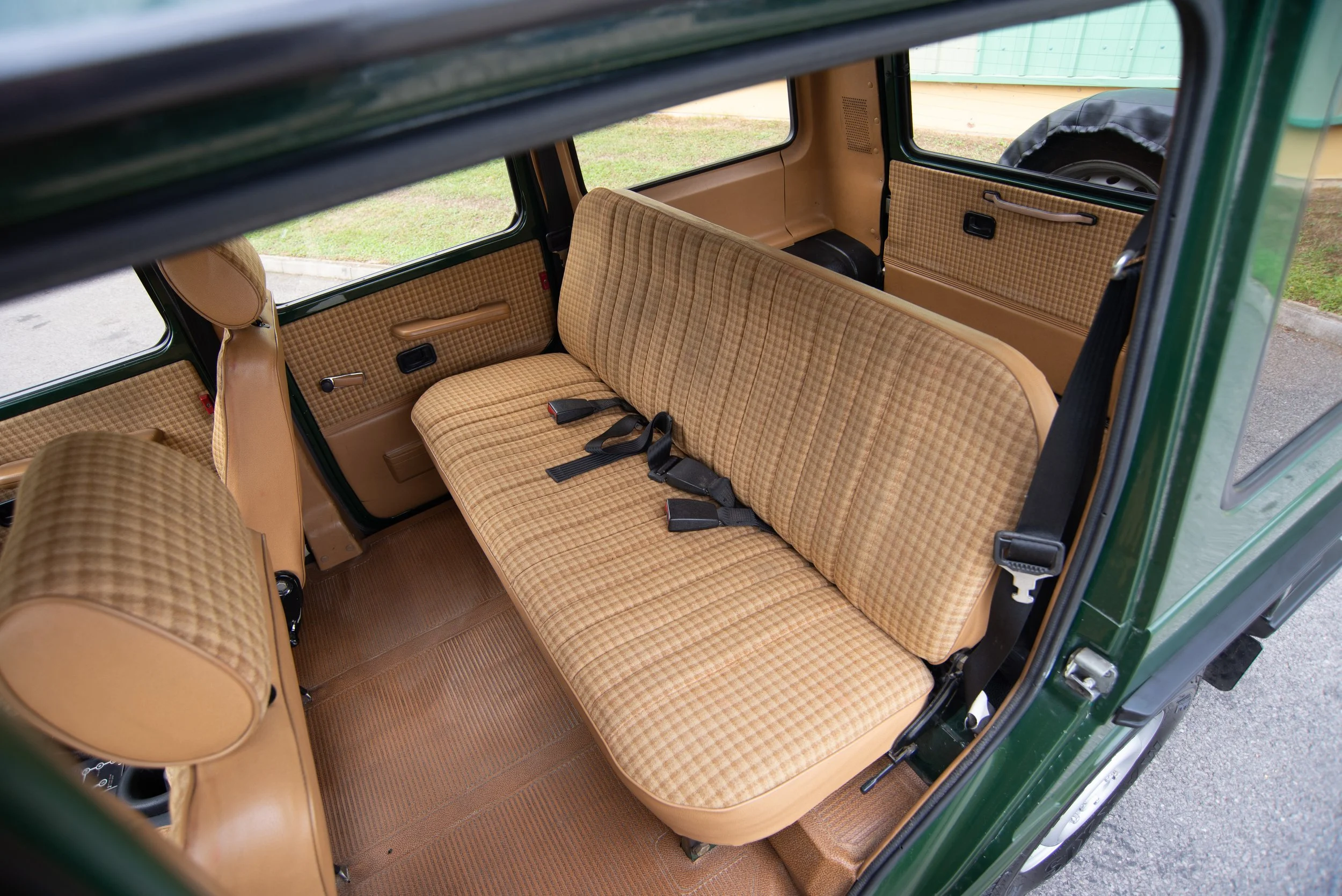 Mercedes 300GD-12.jpg