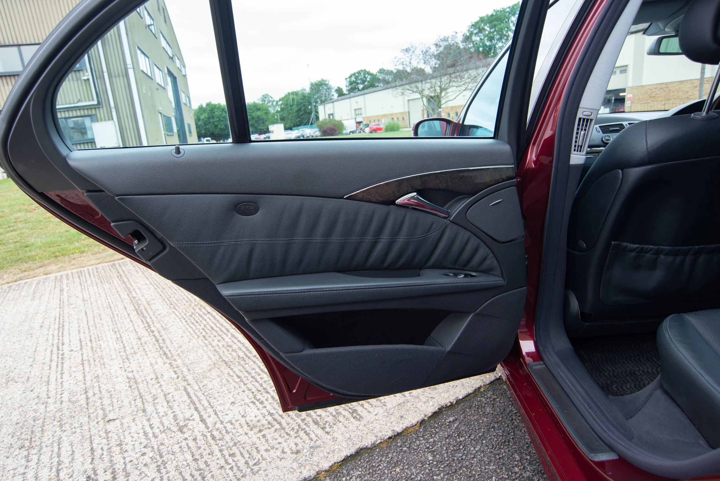Mercedes E500-8.jpg