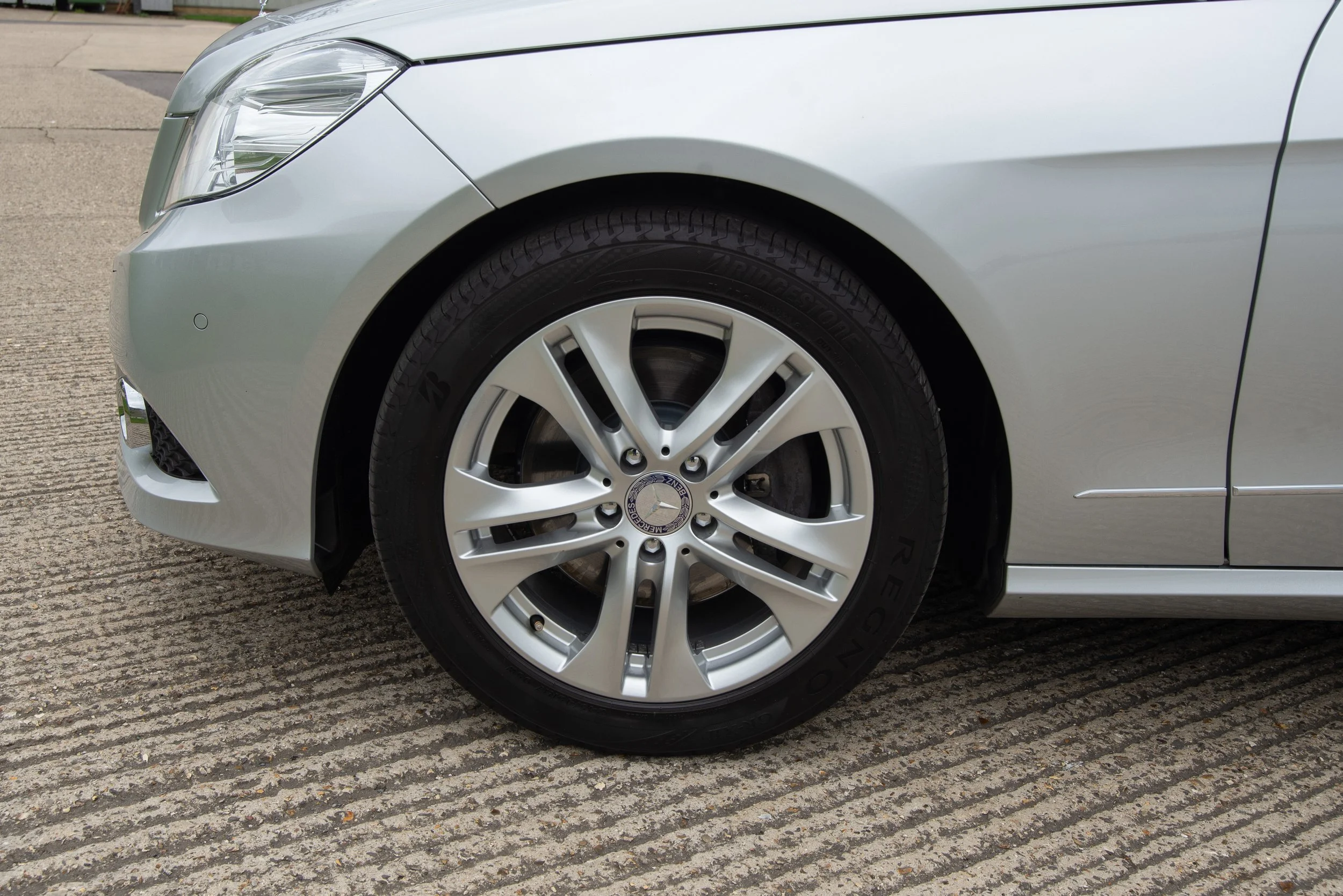 Mercedes E350 Estate 2-12.jpg