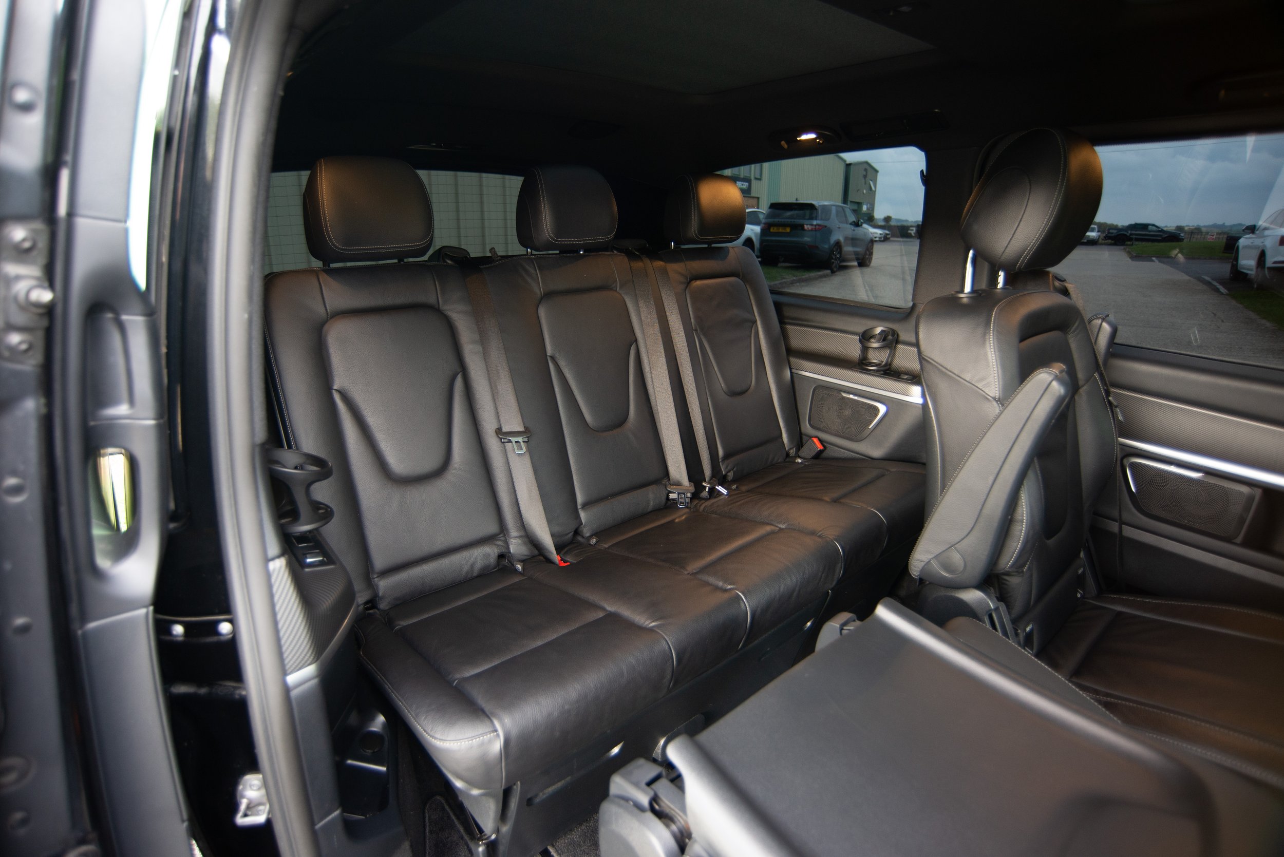 Mercedes V220D-2.jpg