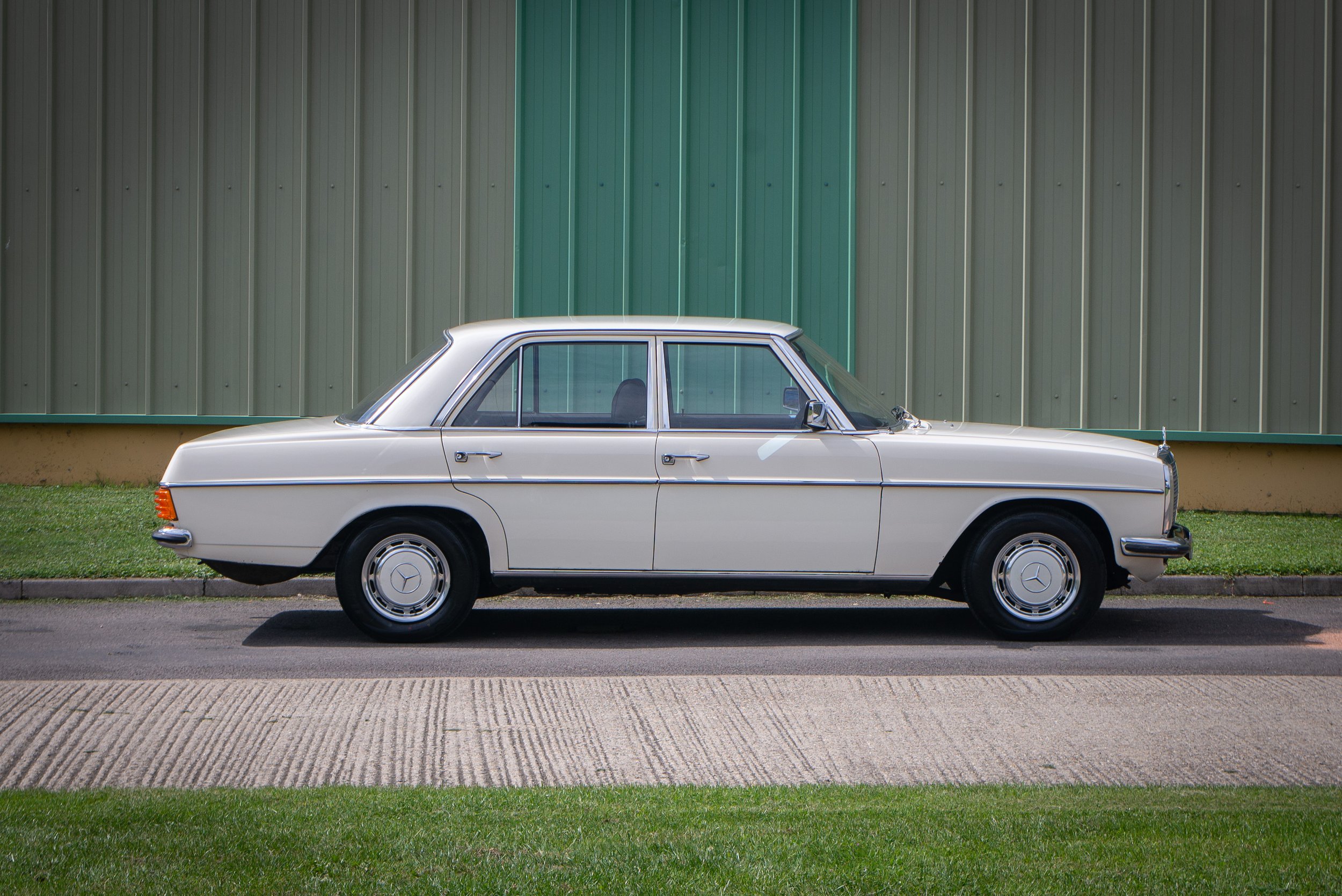 Mercedes 240D-29.jpg