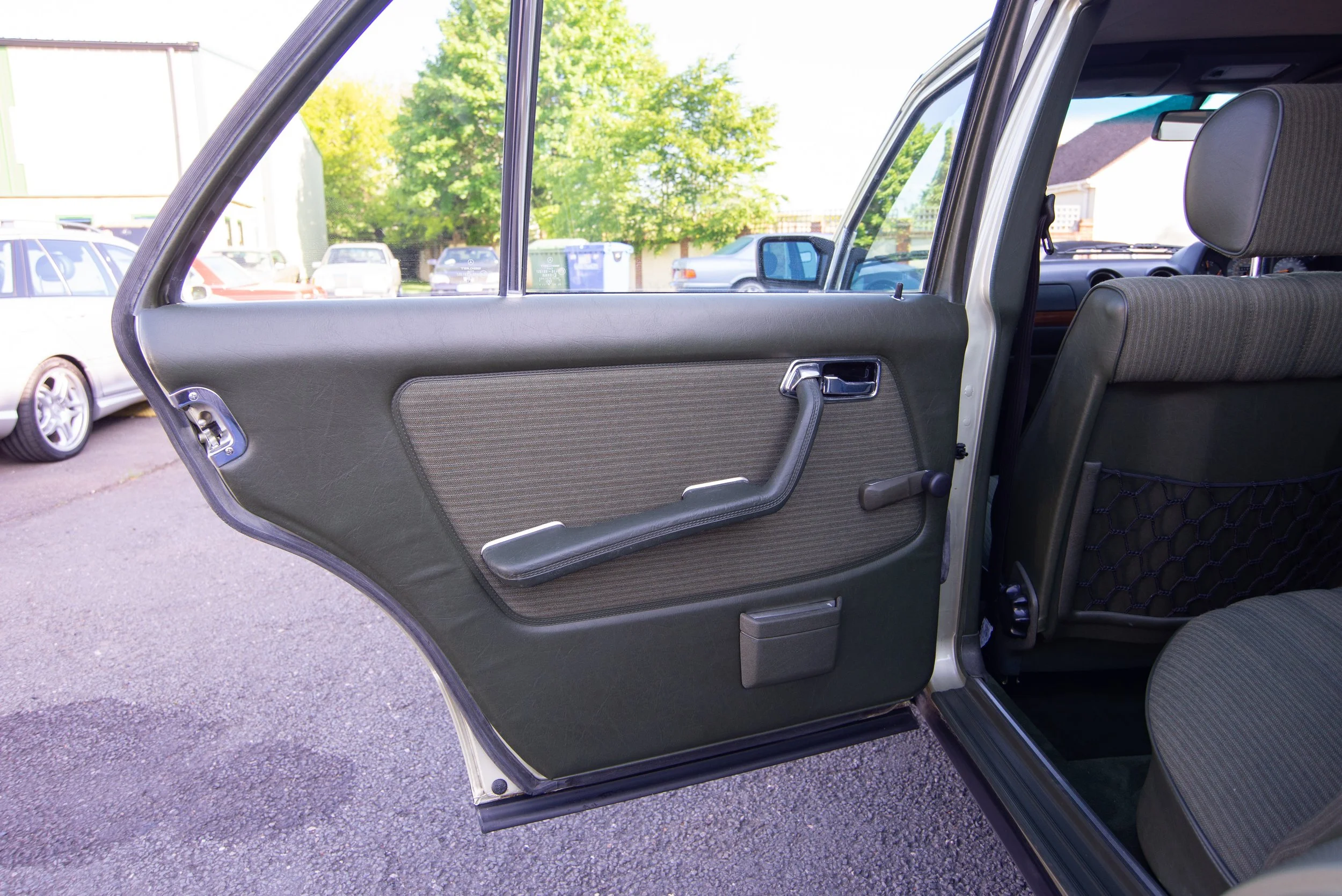 Mercedes 280E-12.jpg