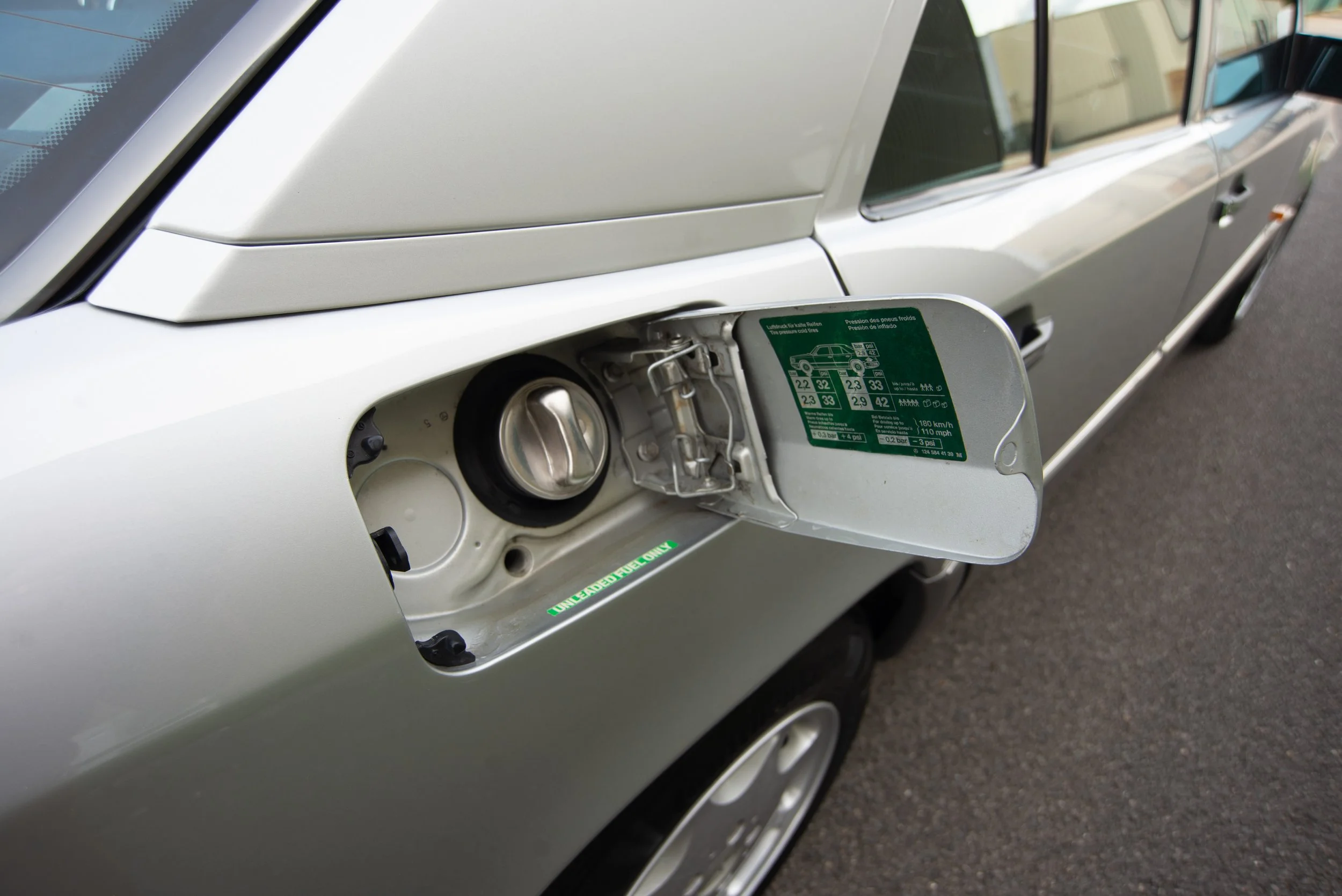 Mercedes 260E 2-29.jpg