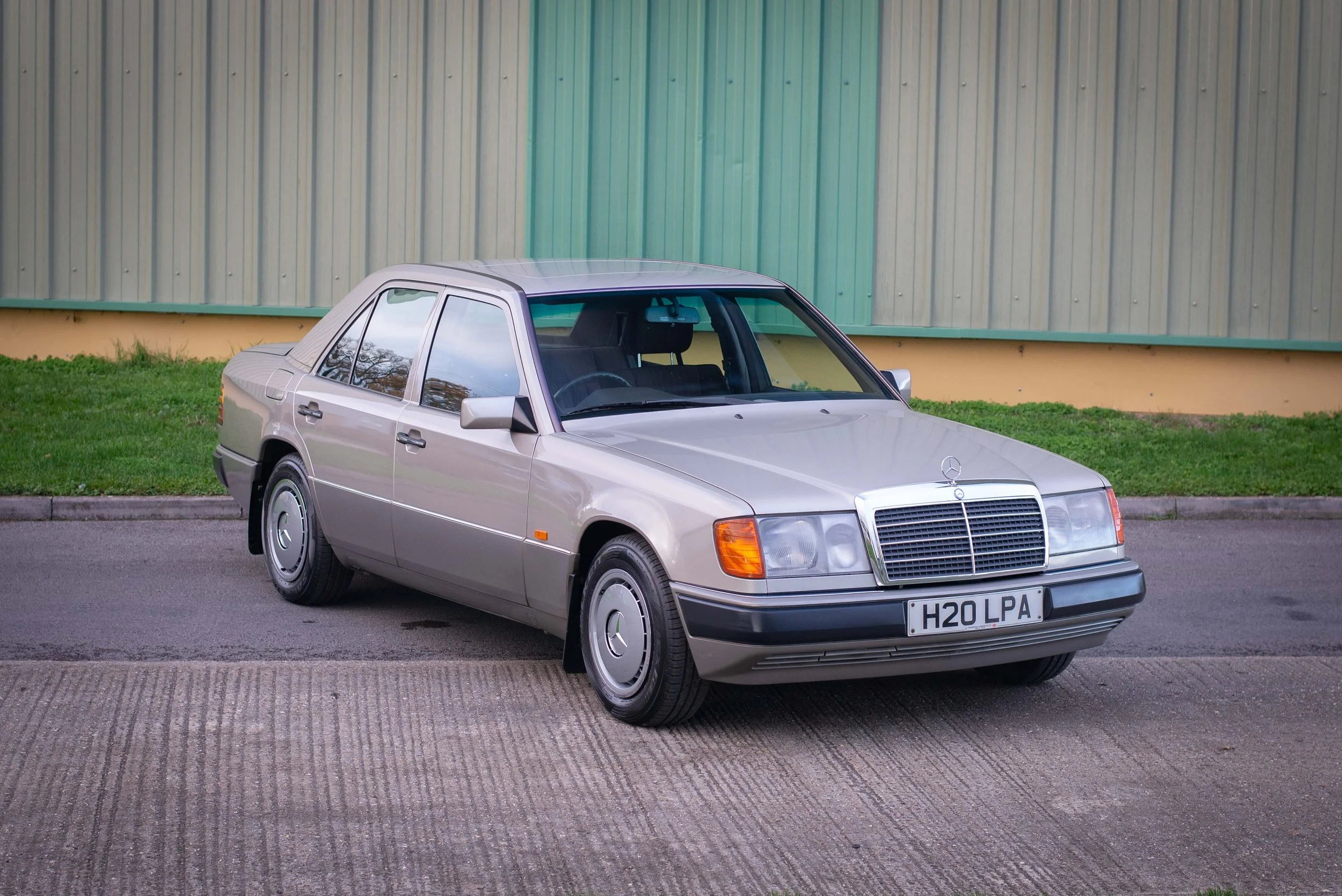 Mercedes 230E.jpg