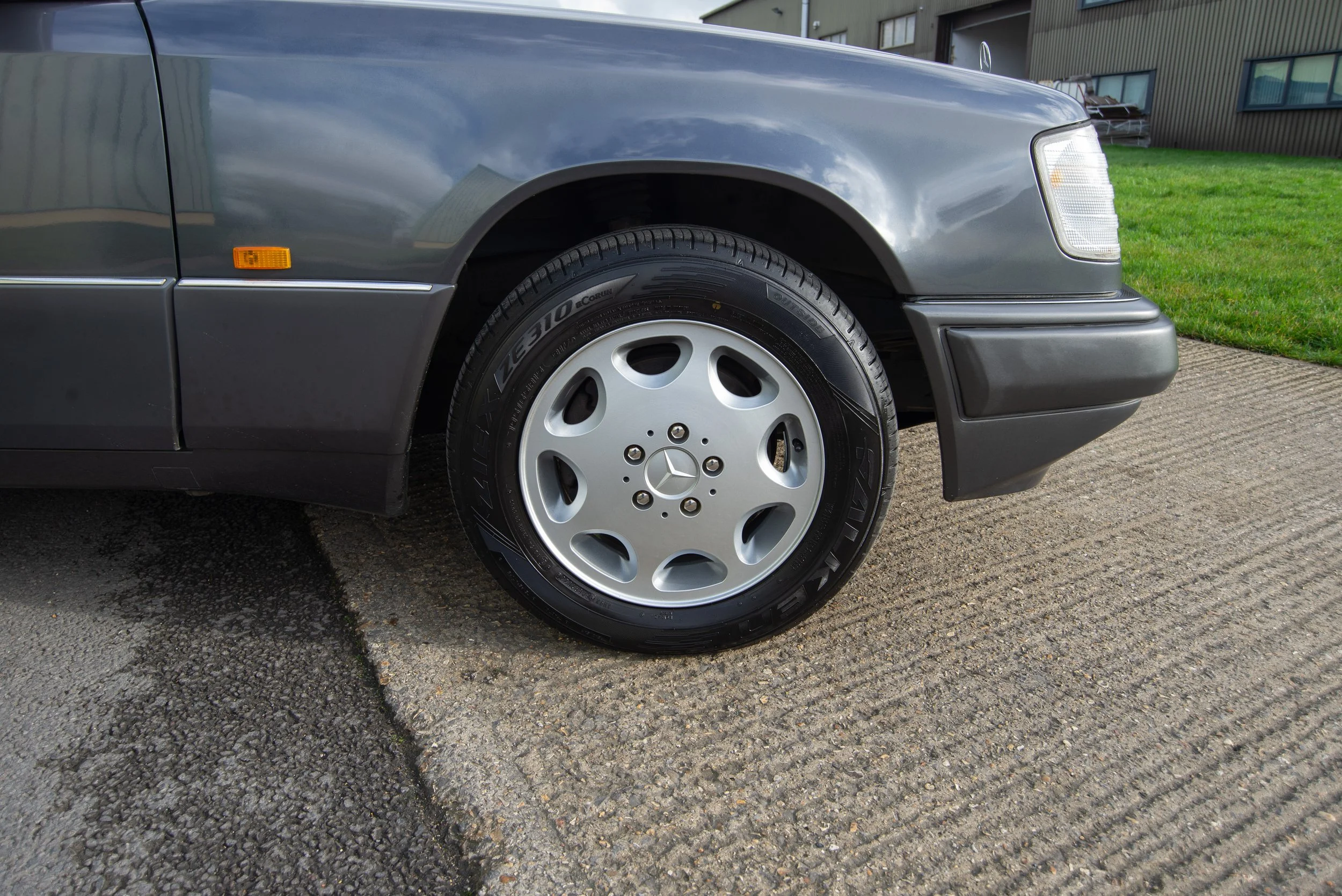 Mercedes E280-21.jpg