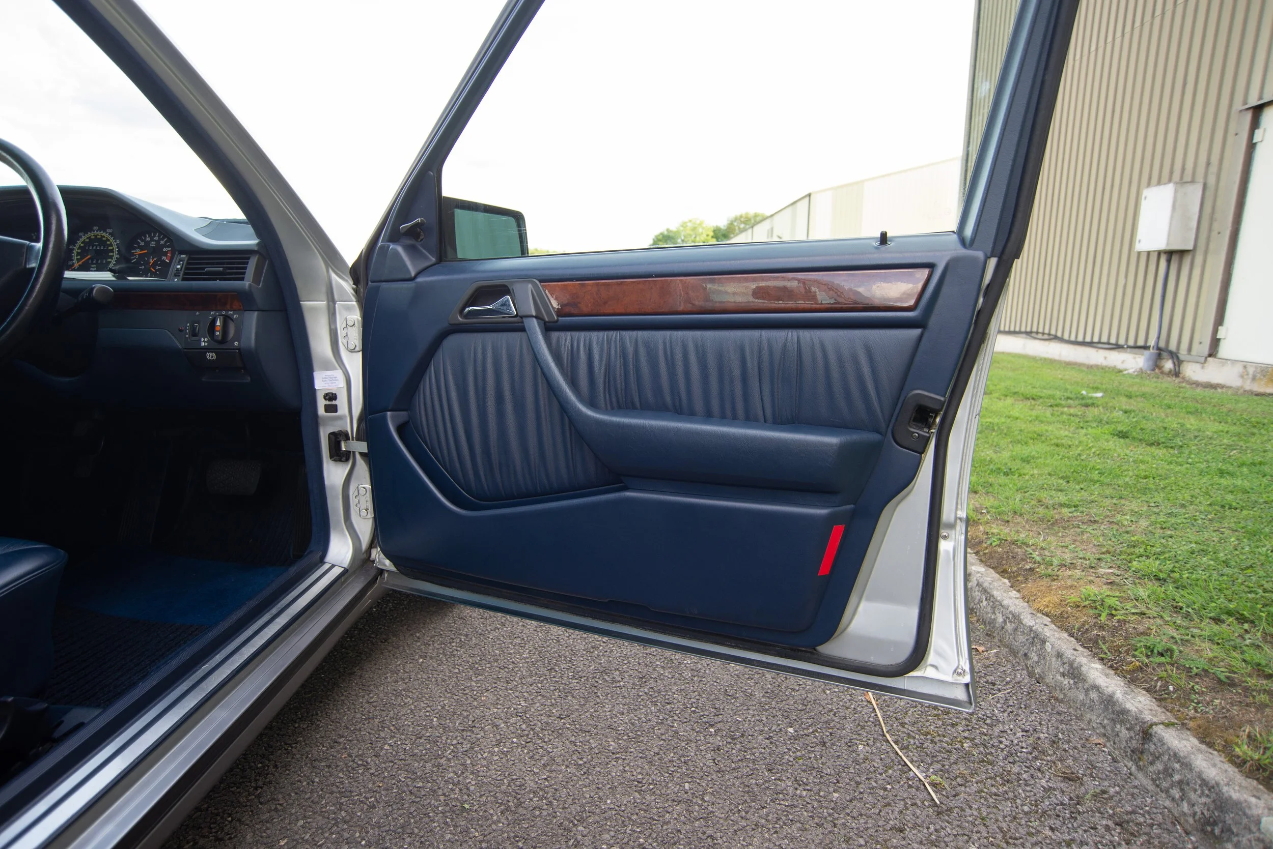 Mercedes 260E 2-14.jpg