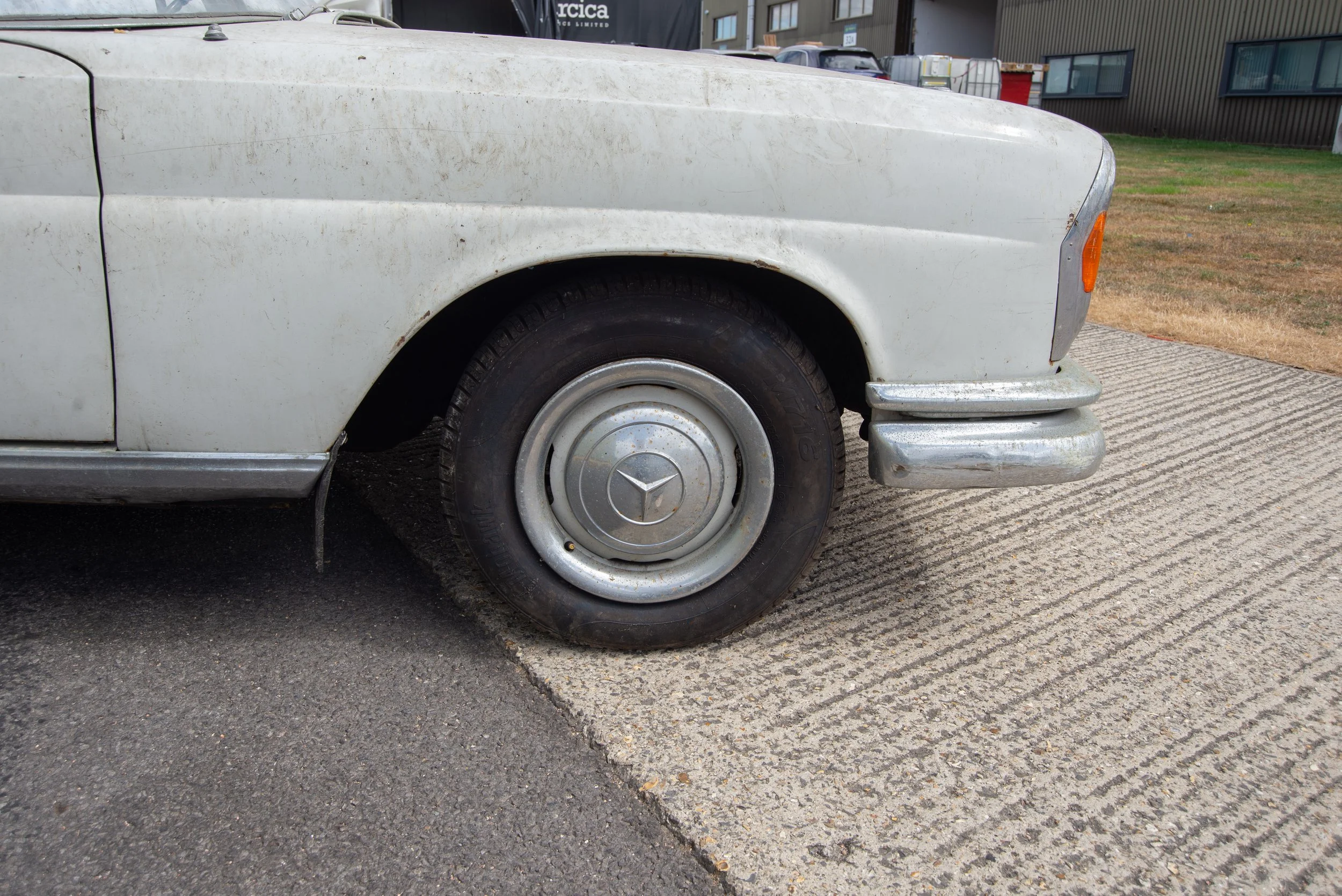 Mercedes 250SE Coupe-13.jpg