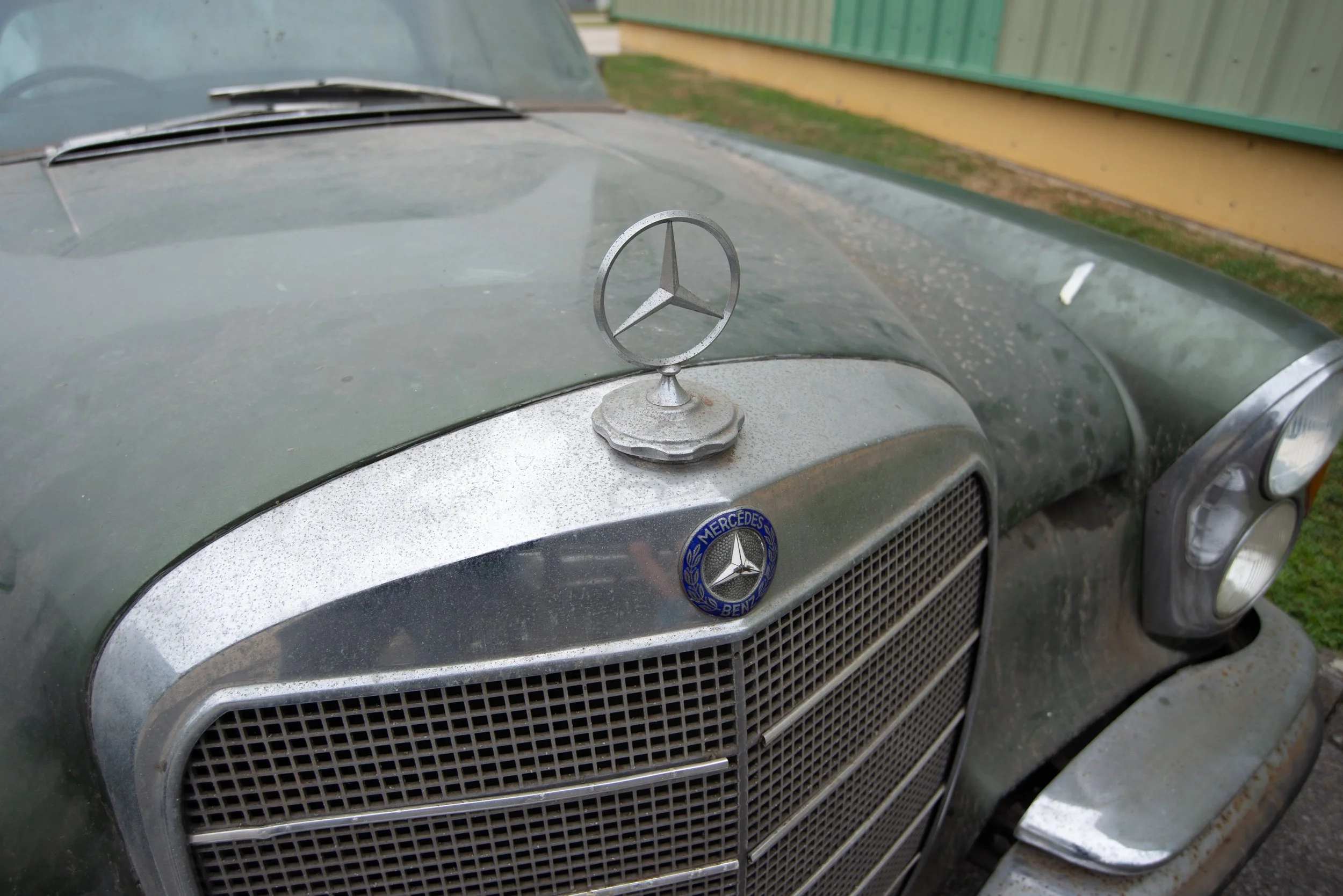 Mercedes 280SE Coupe-35.jpg