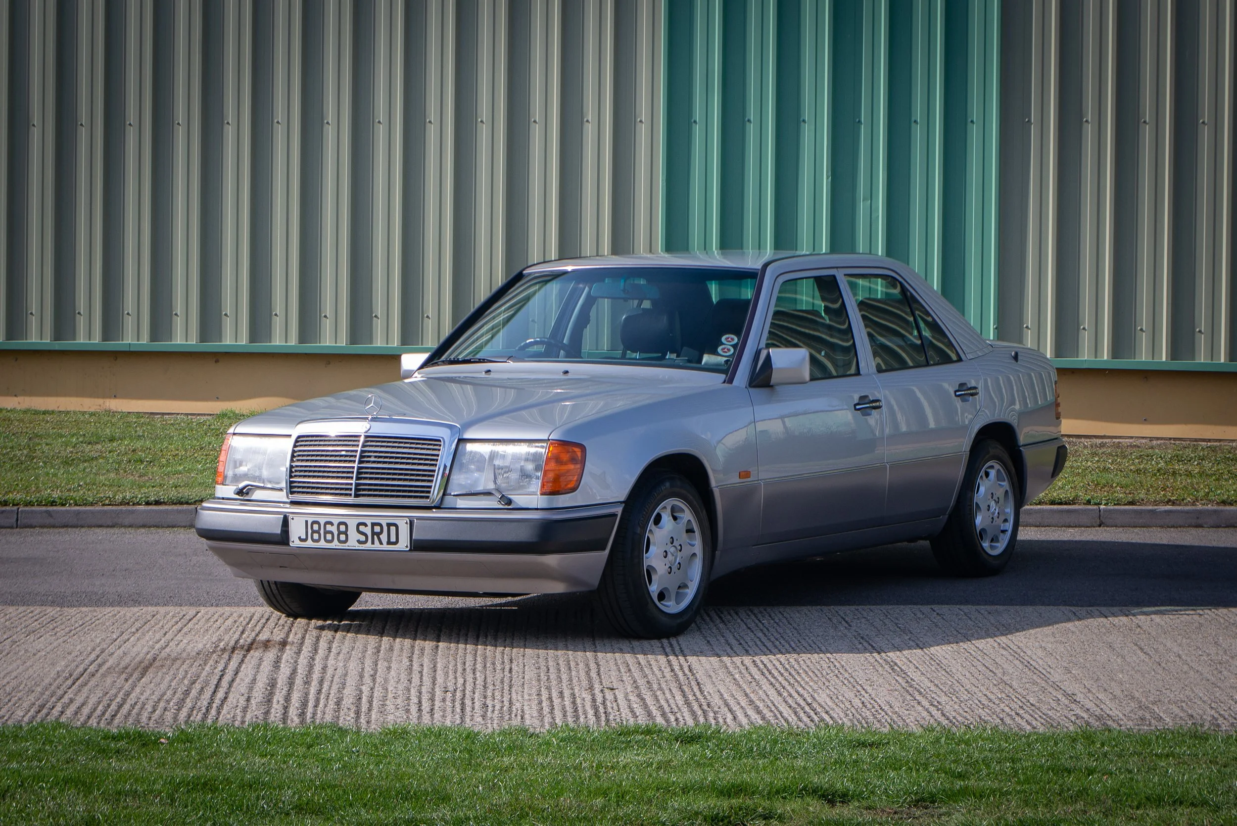 Mercedes 260E 1-2.jpg