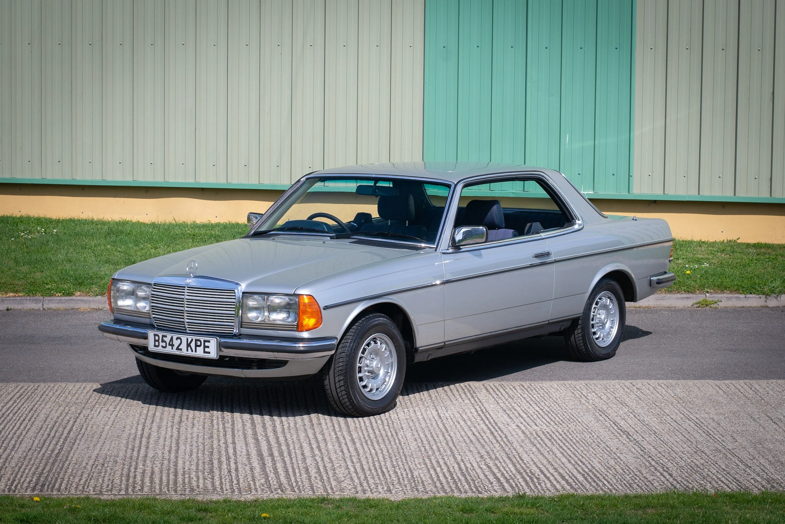 Mercedes 230CE.jpg