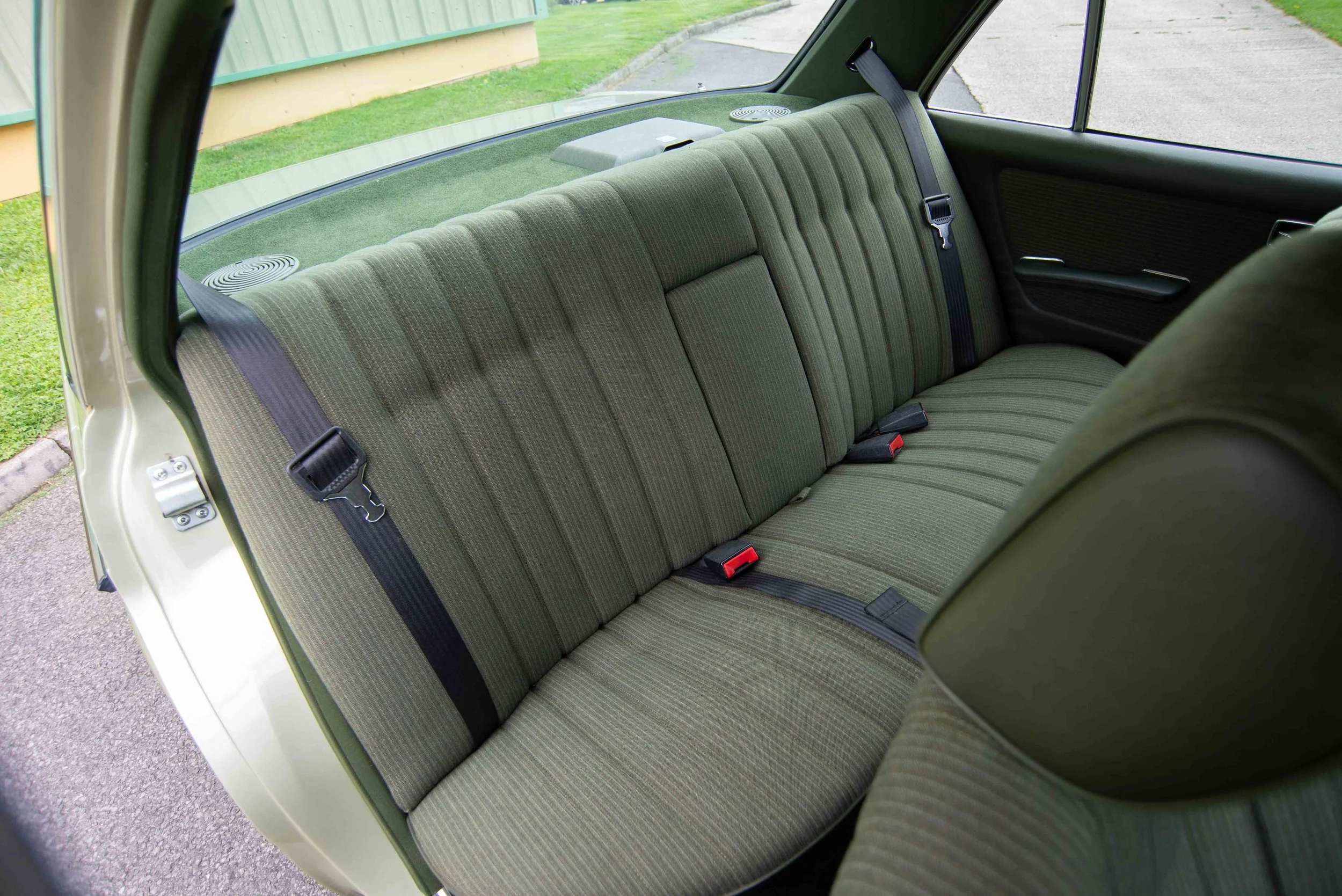 Mercedes 230E-11.jpg