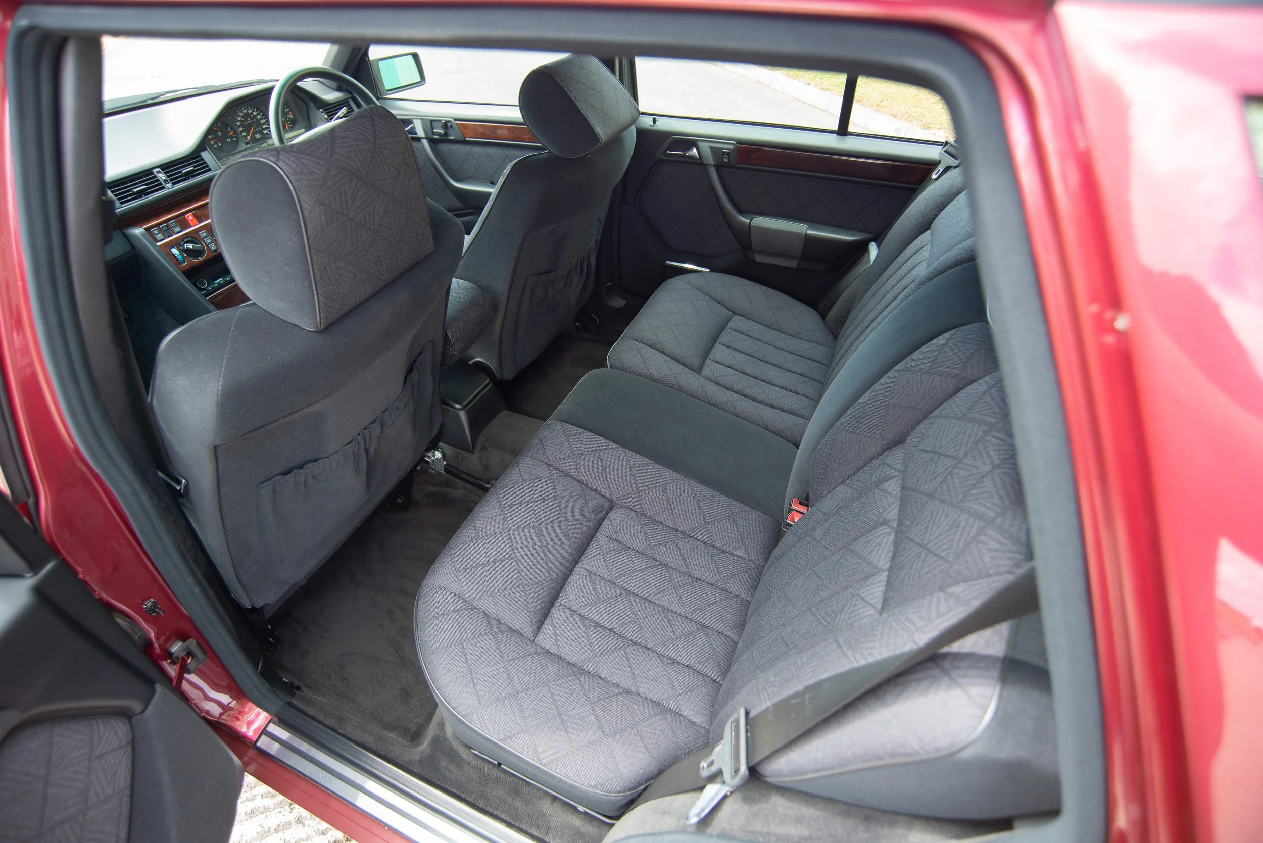 Mercedes E320 Estate-16.jpg