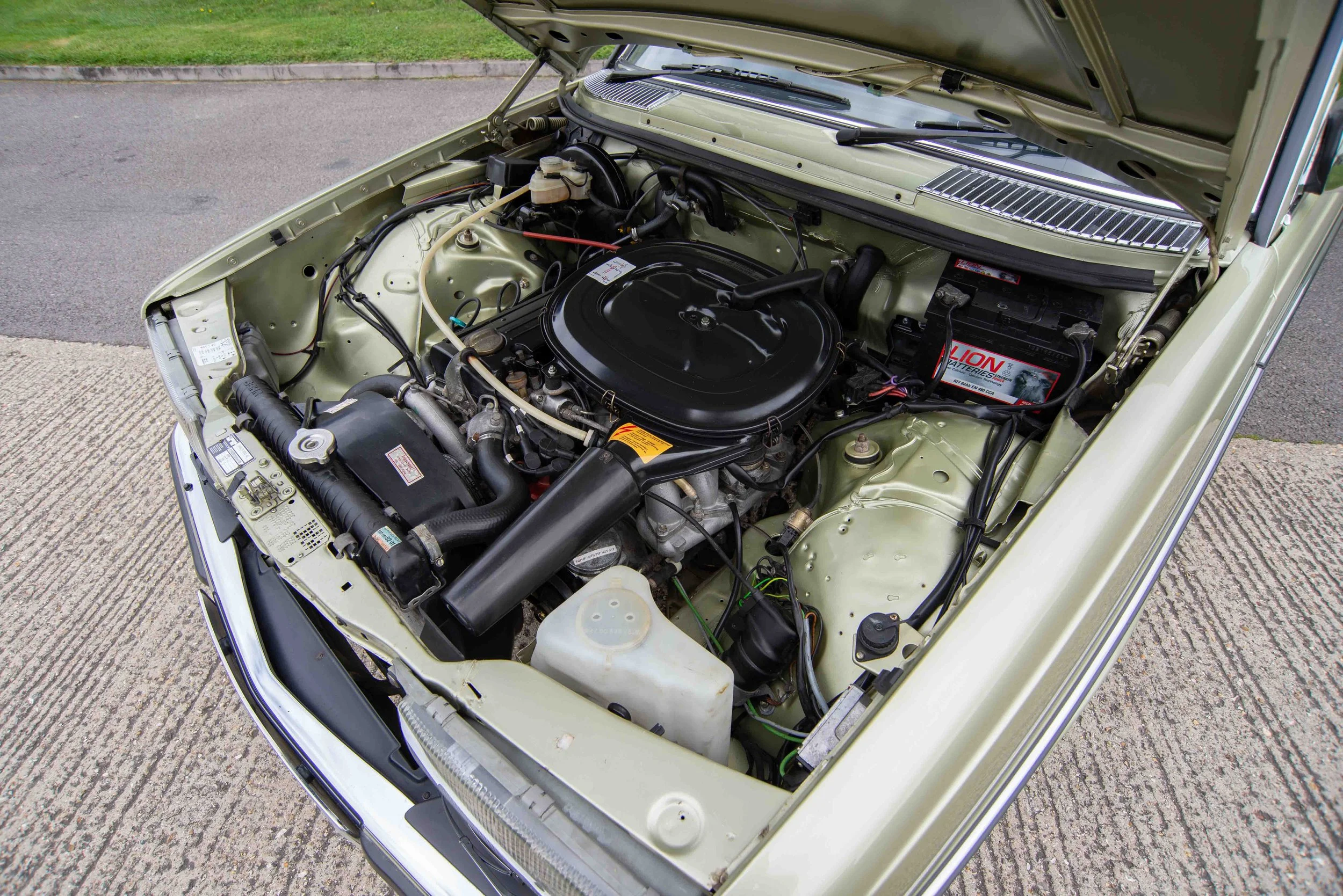 Mercedes 230E2.jpg