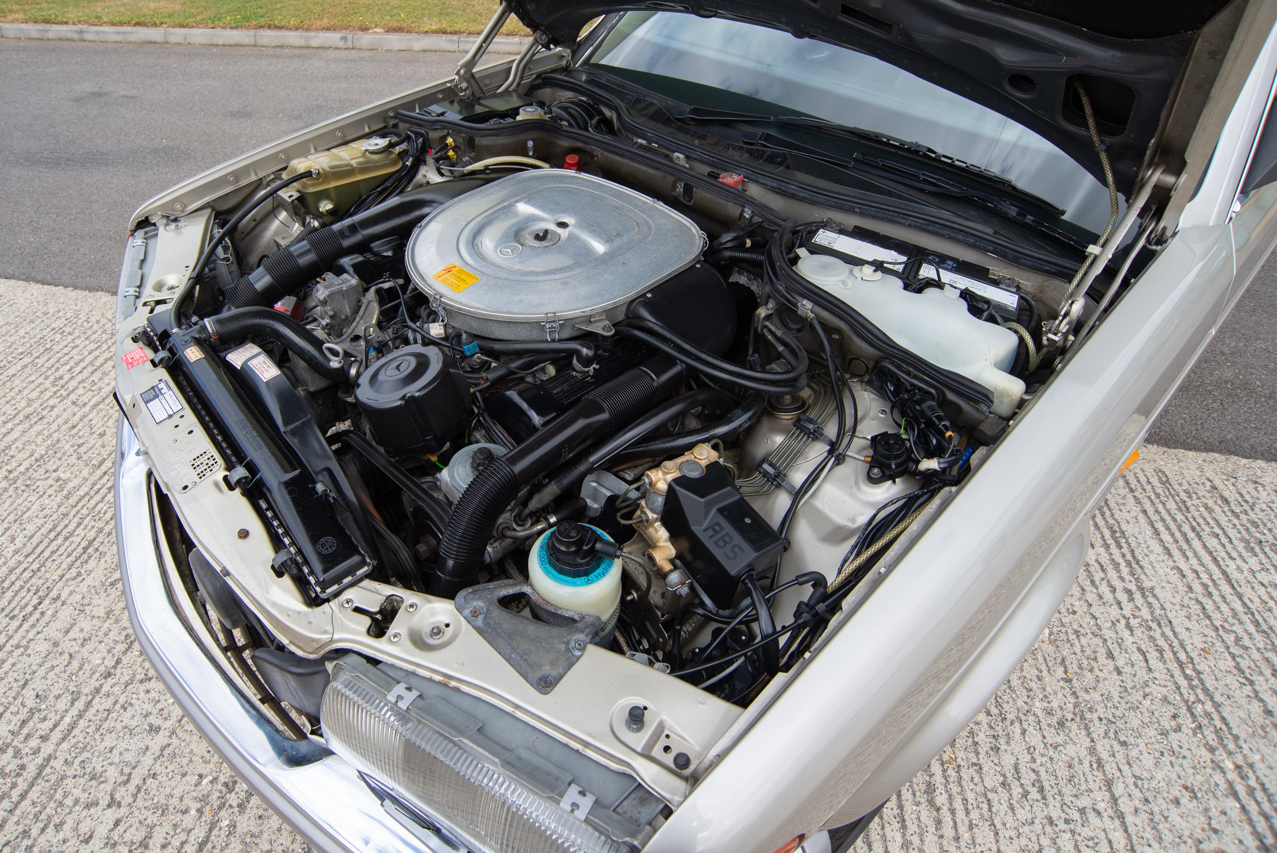 Mercedes 560SEL-16.jpg