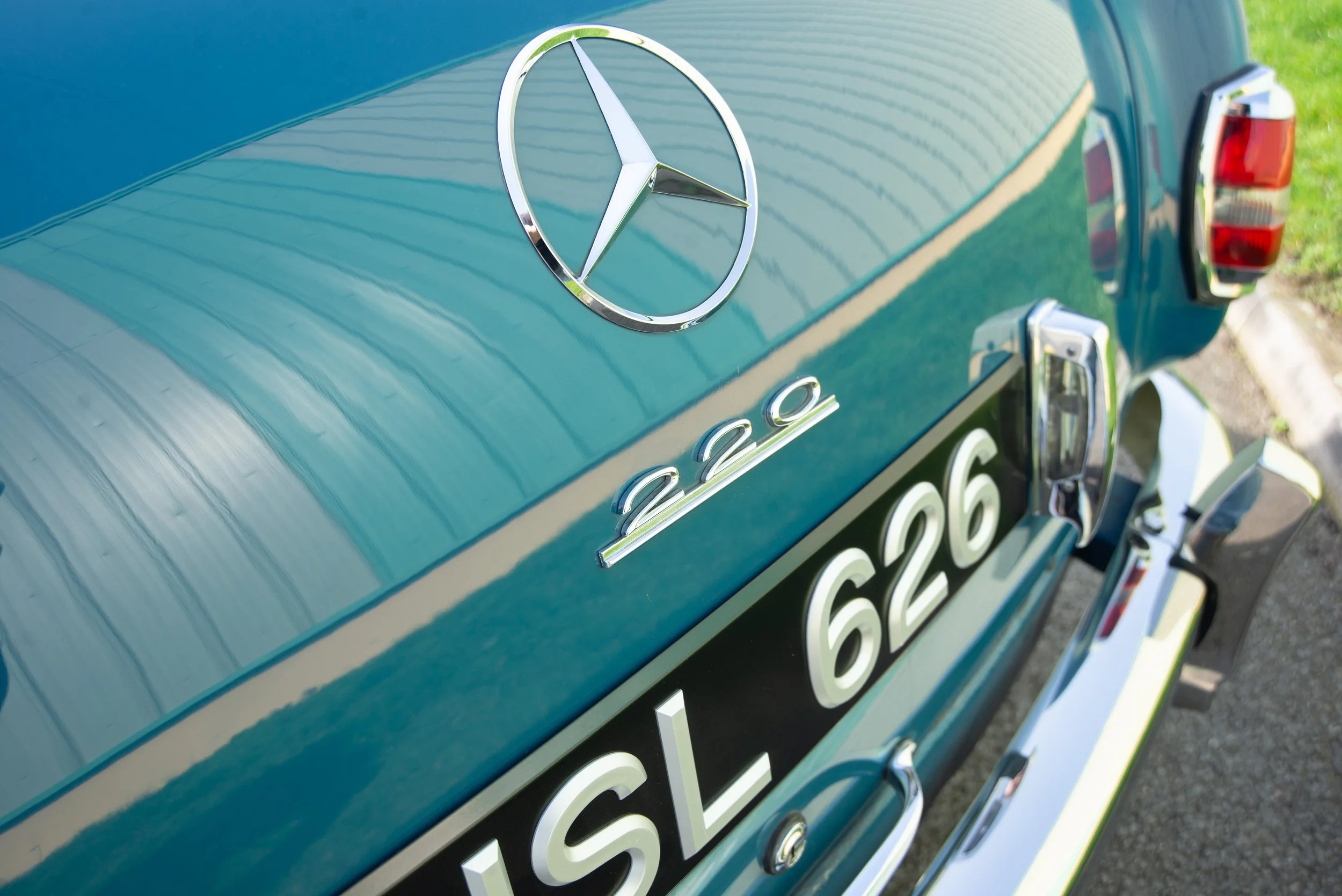 Mercedes 220-1-20.jpg