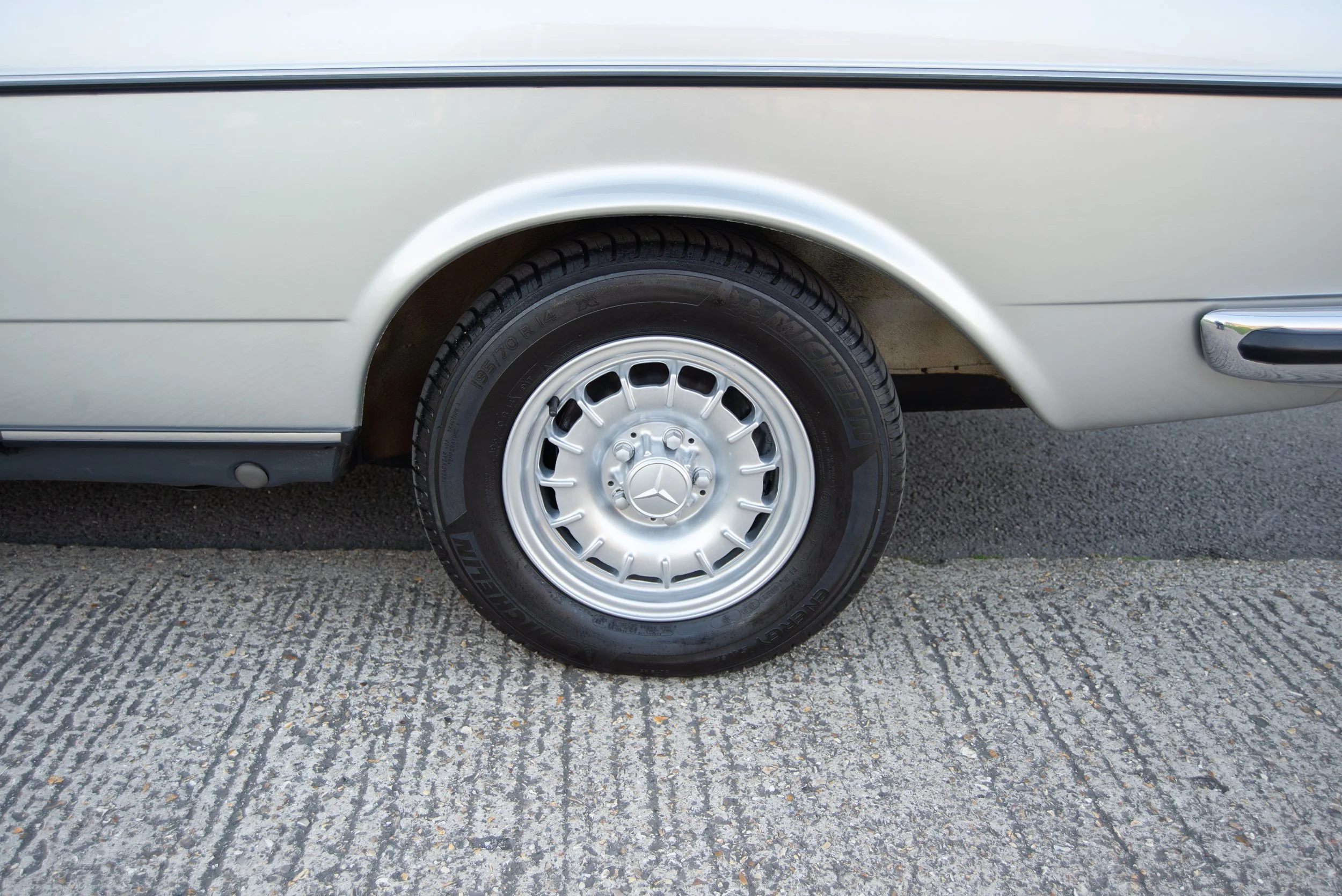 Mercedes 230CE 2-19.jpg