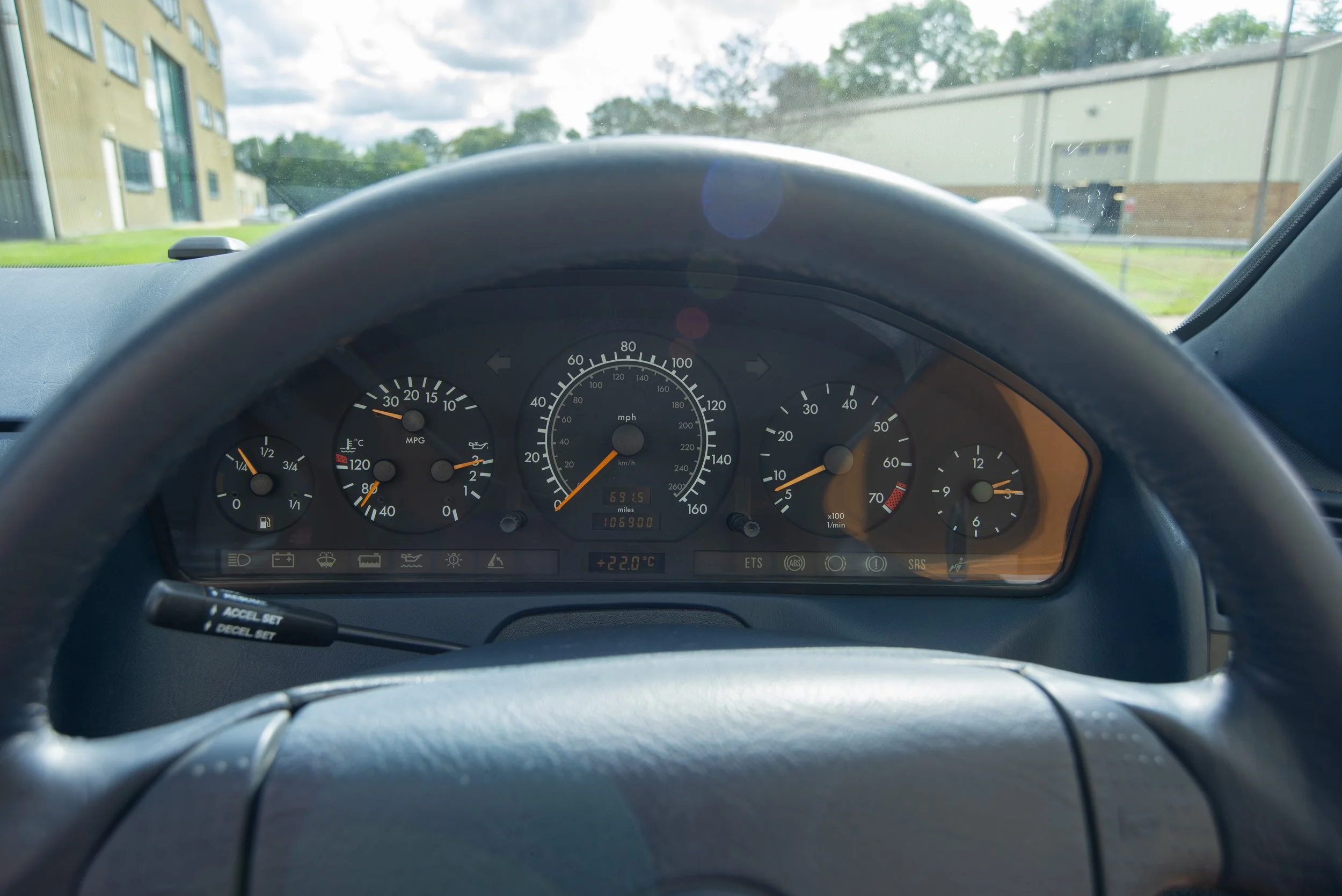 Mercedes SL280-9.jpg