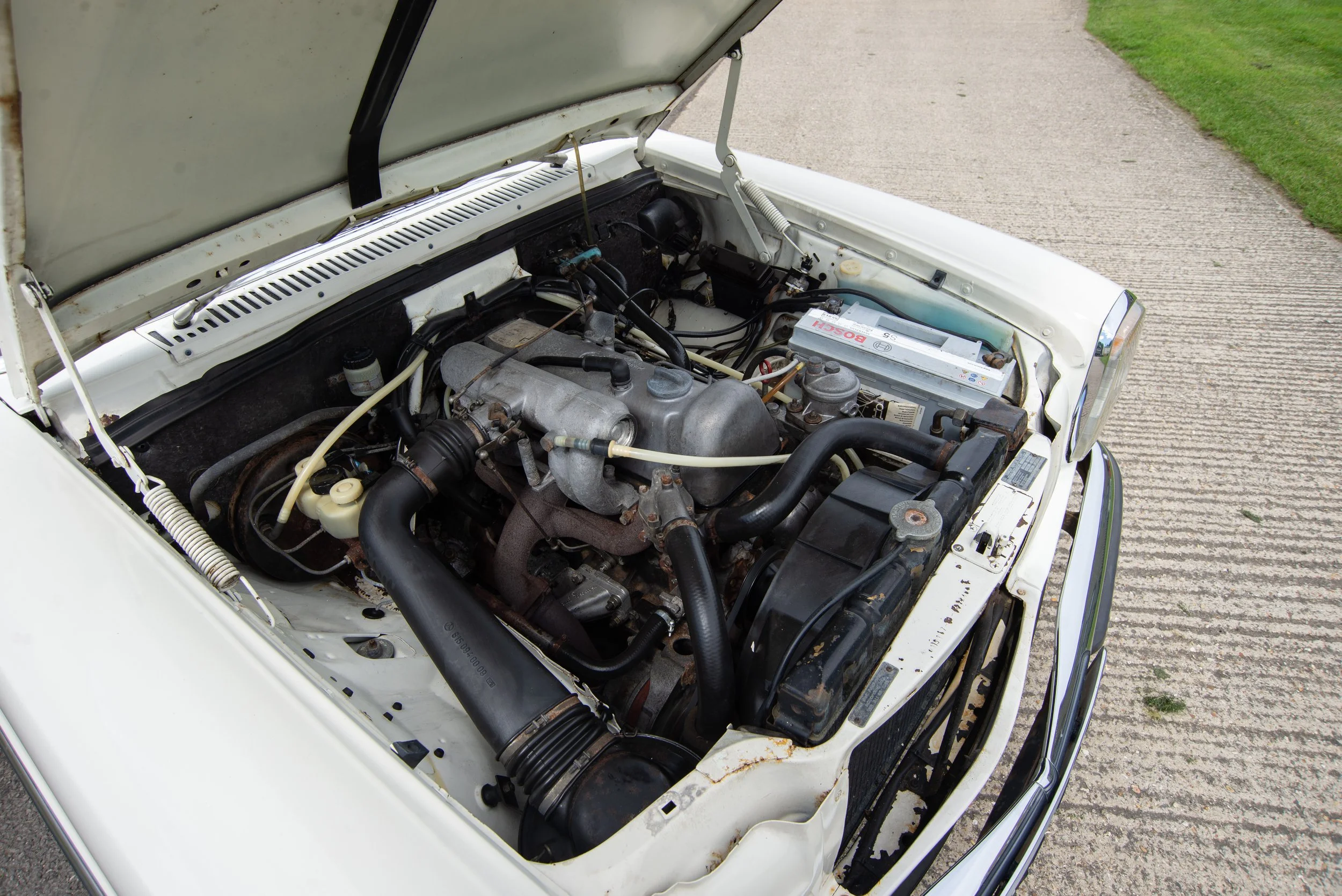 Mercedes 240D-11.jpg