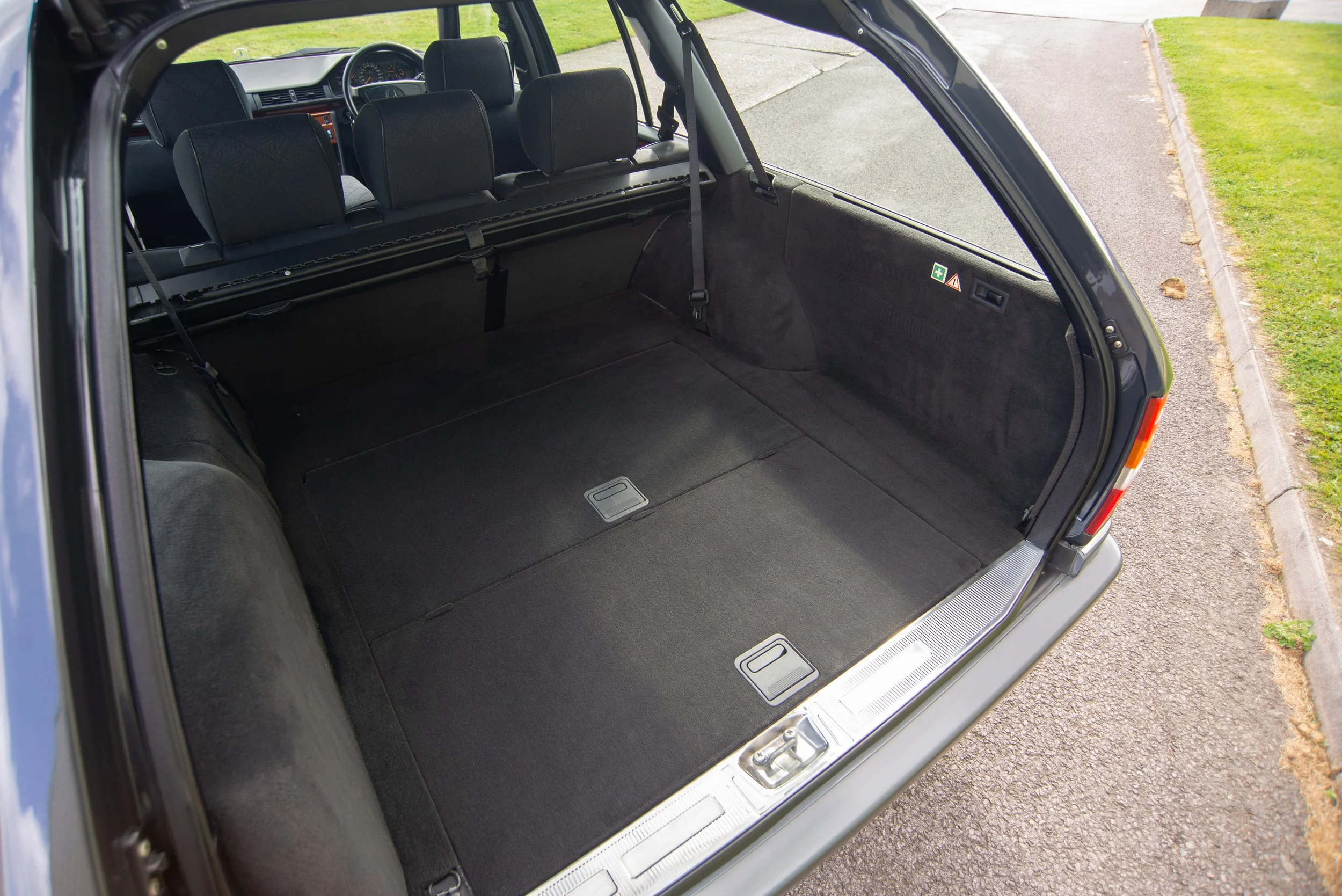 Mercedes E280 Estate-2.jpg