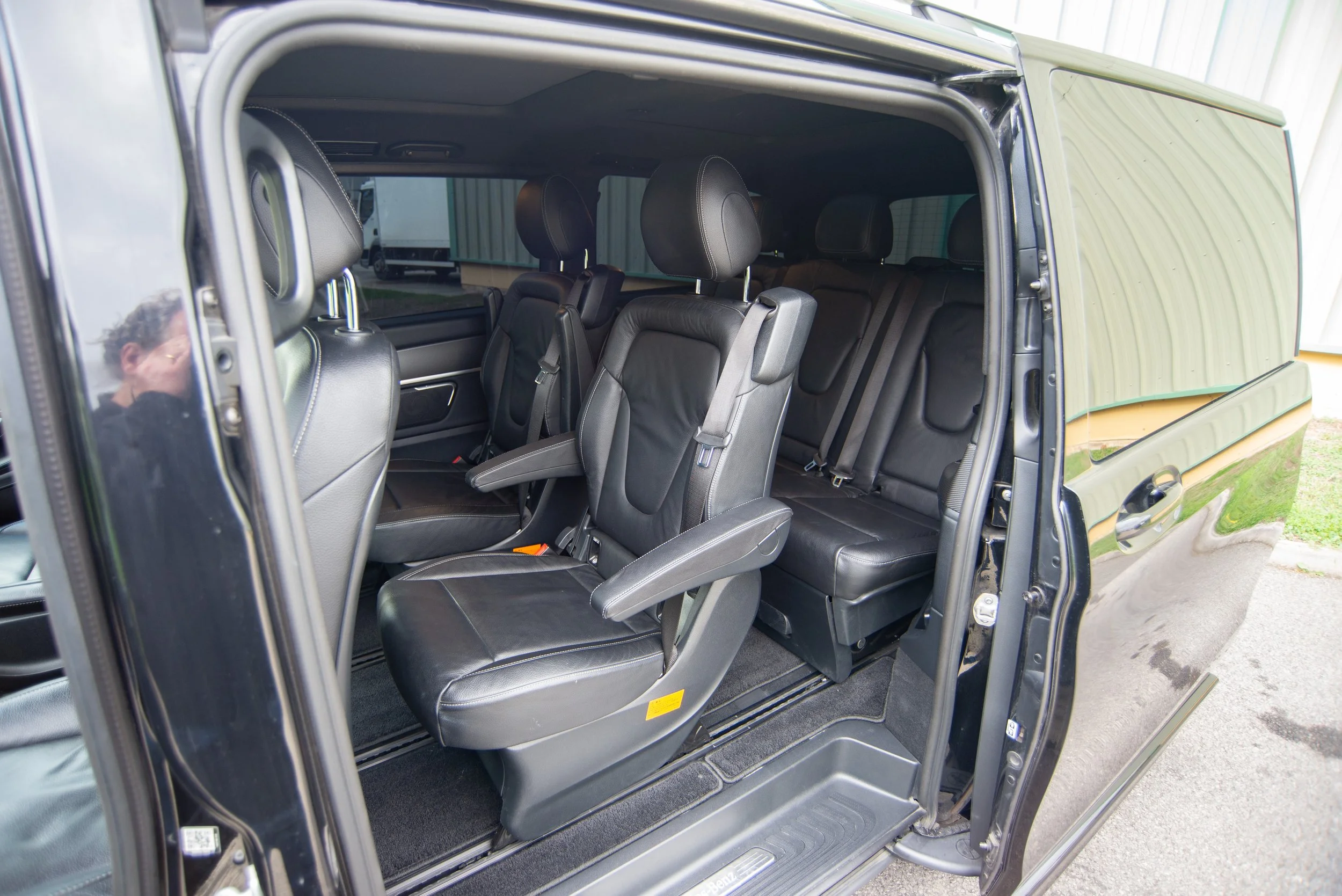 Mercedes V220D-12.jpg
