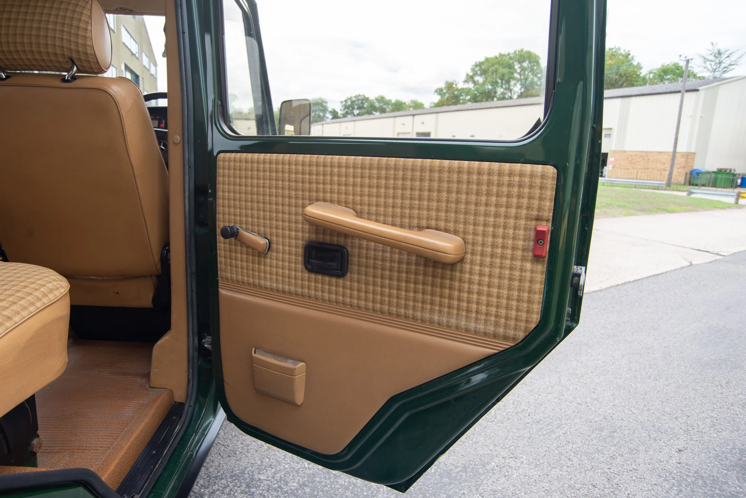 Mercedes 300GD-5.jpg