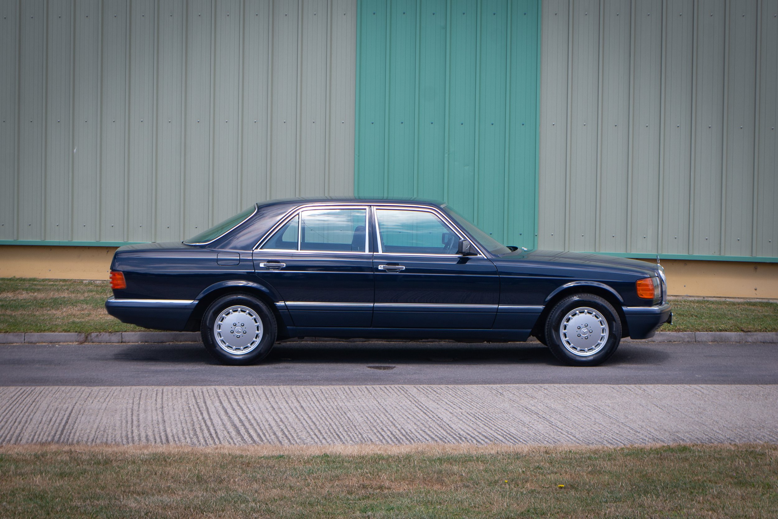 Mercedes 300SE-27.jpg