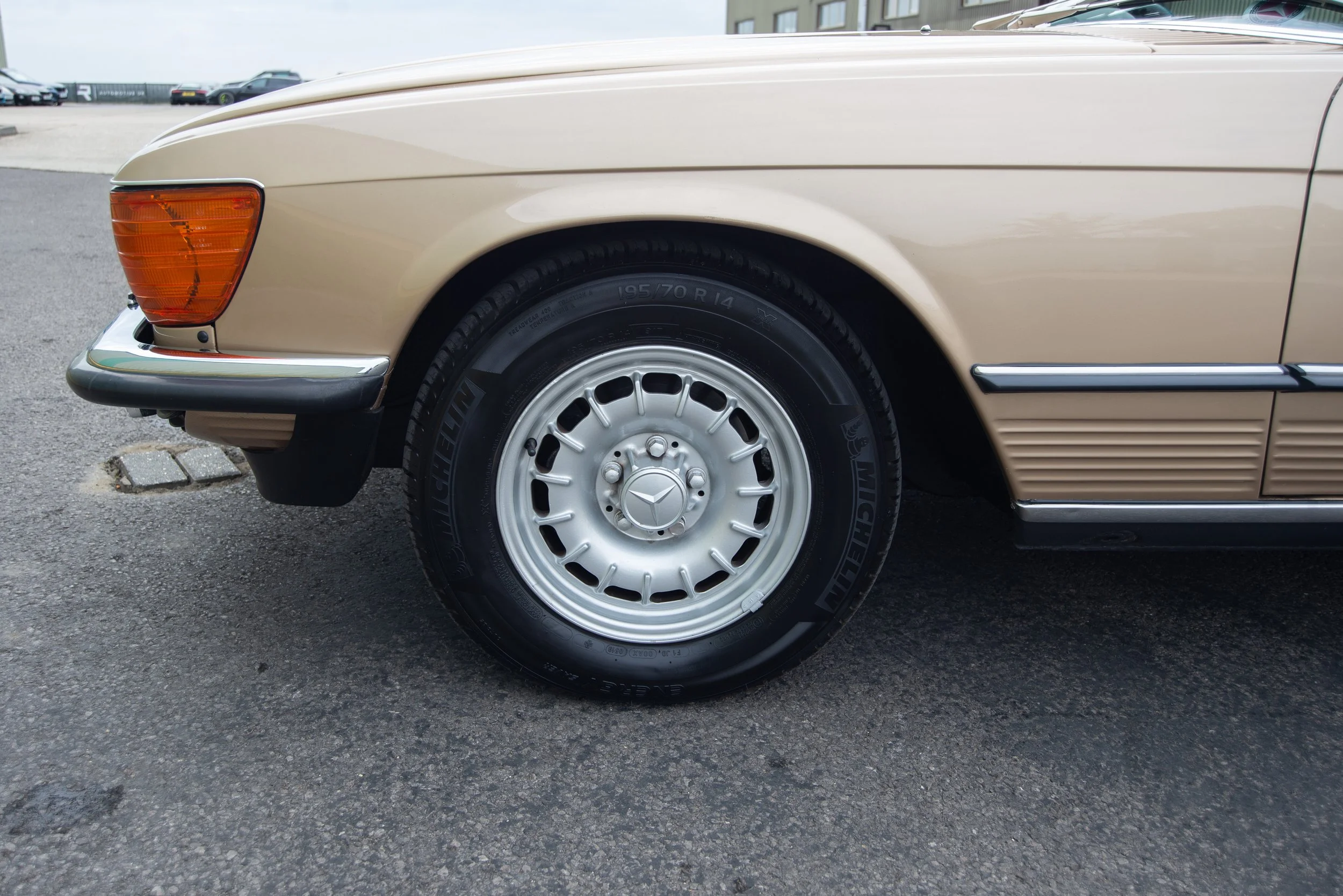 Mercedes 280SL-12.jpg