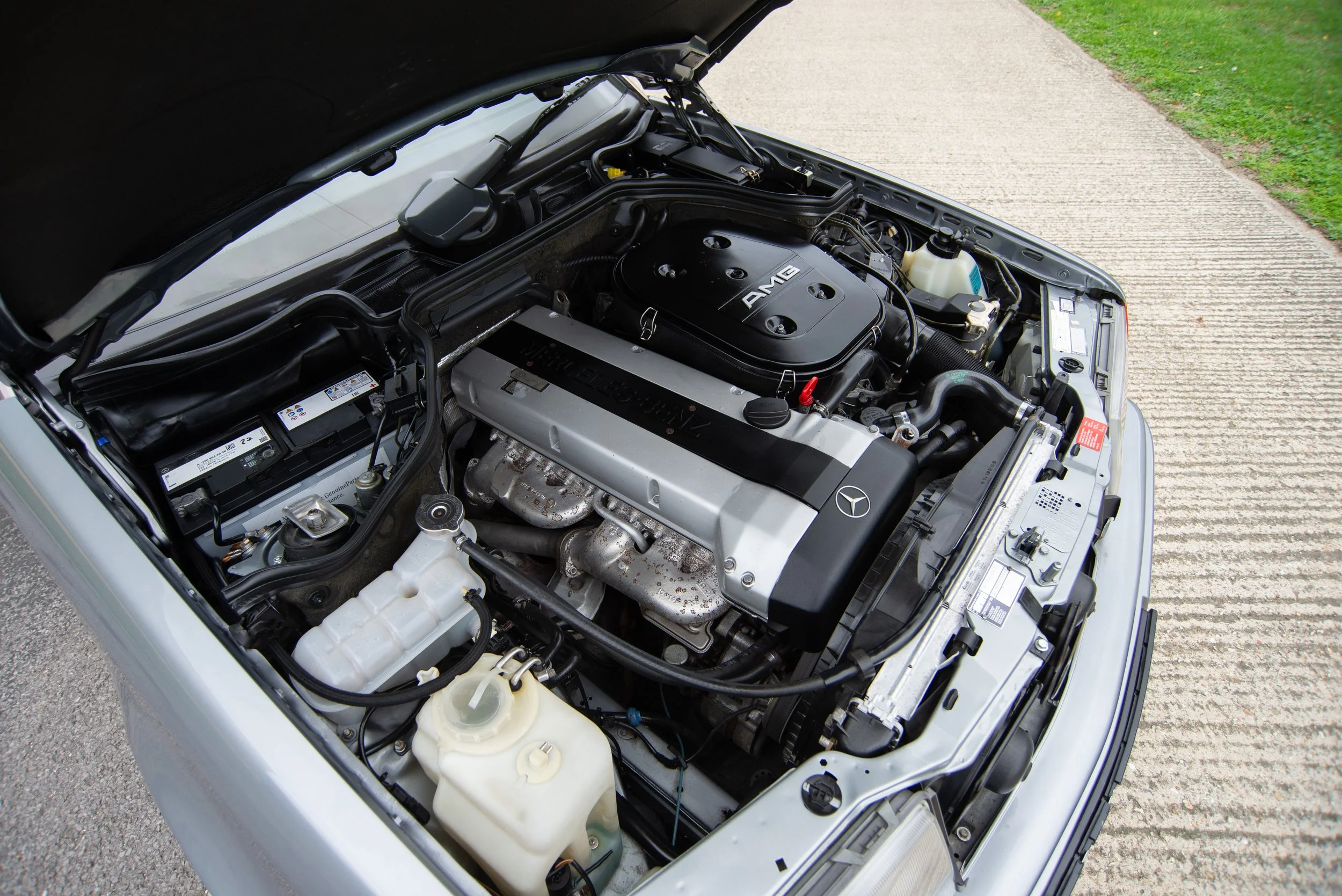 Mercedes 300E 3.4 AMG-19.jpg