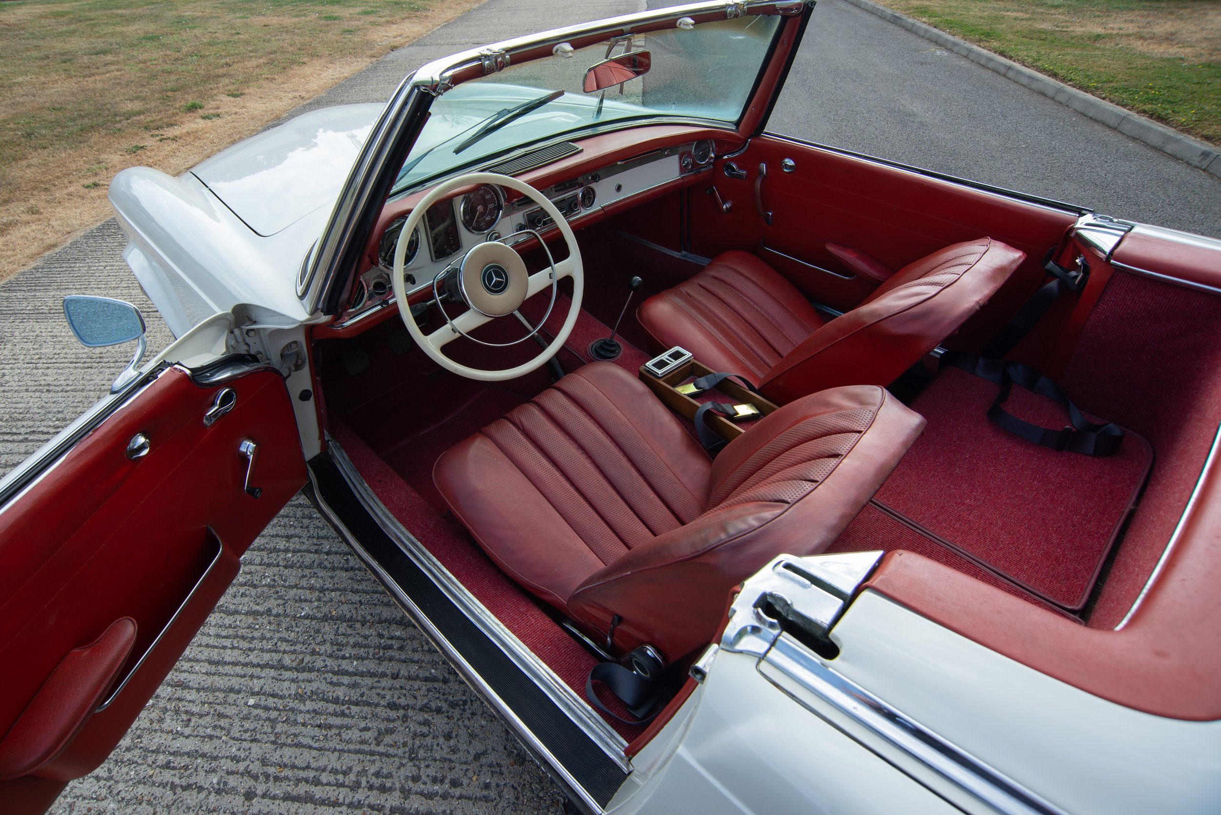 Mercedes 230SL-2.jpg