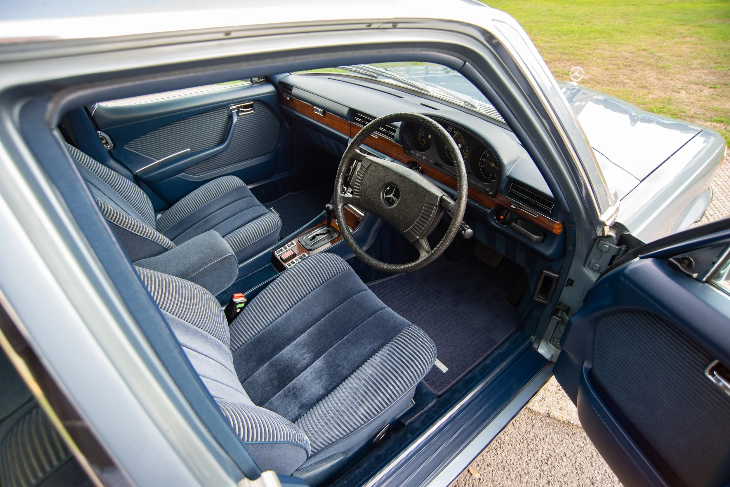 Mercedes 450SEL.jpg