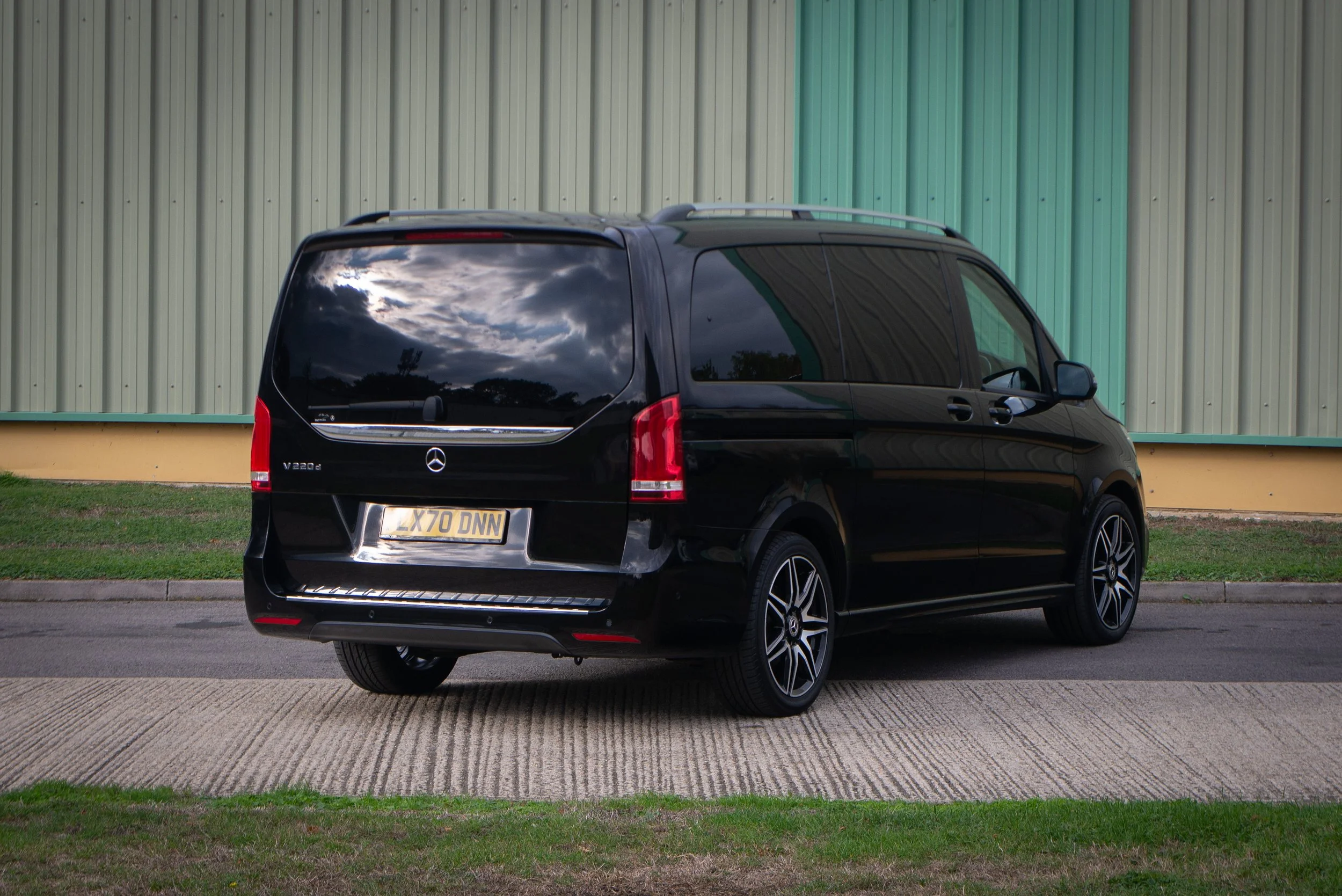 Mercedes V220D-26.jpg