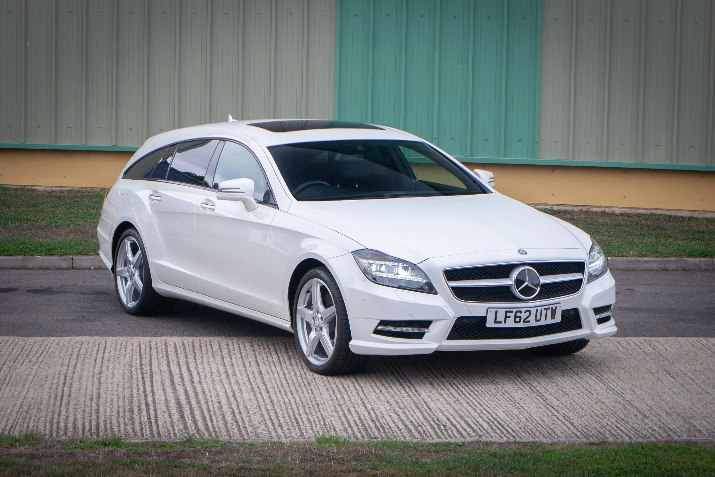 Mercedes CLS350 Shooting Brake 2-3.jpg