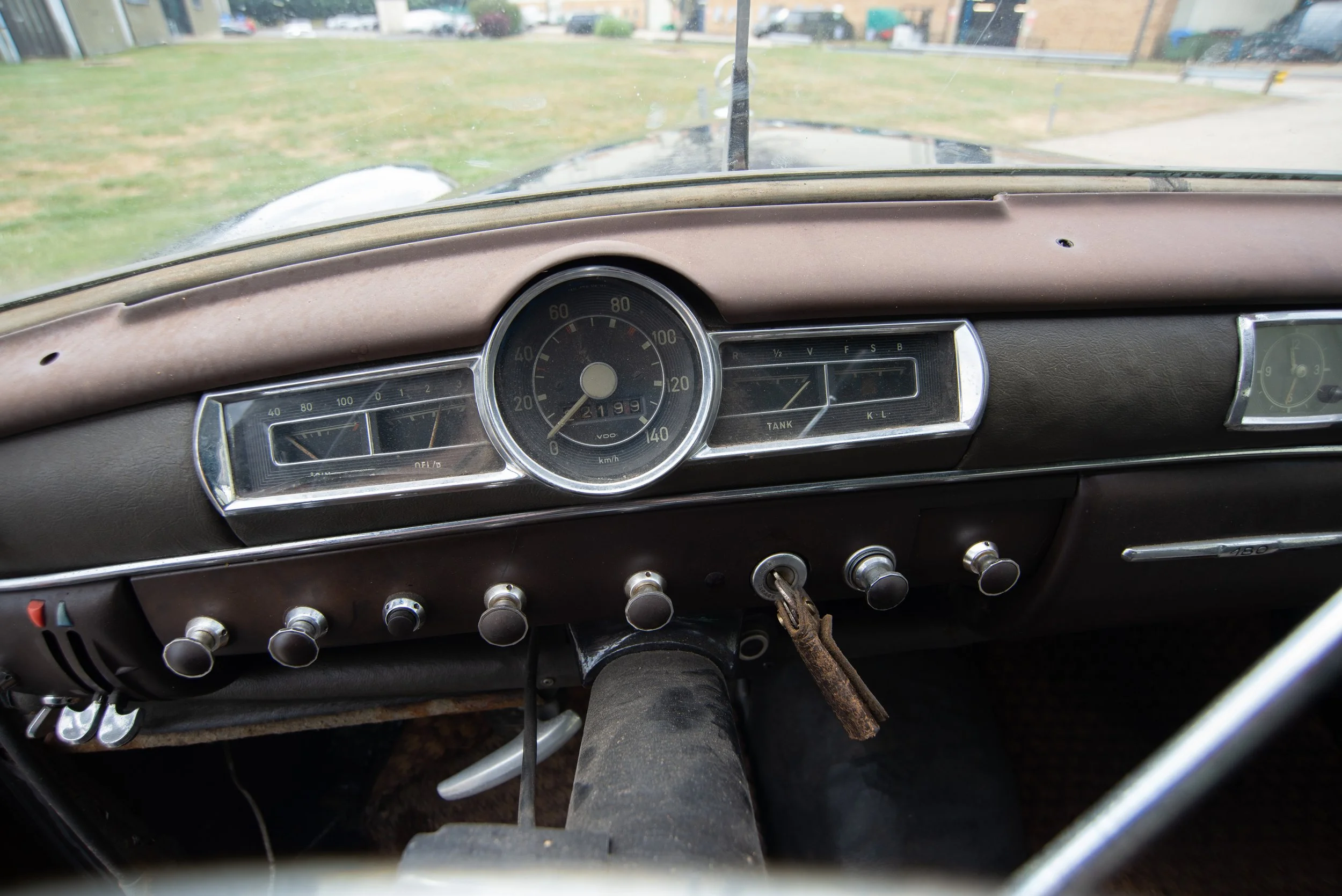 Mercedes 180-7.jpg