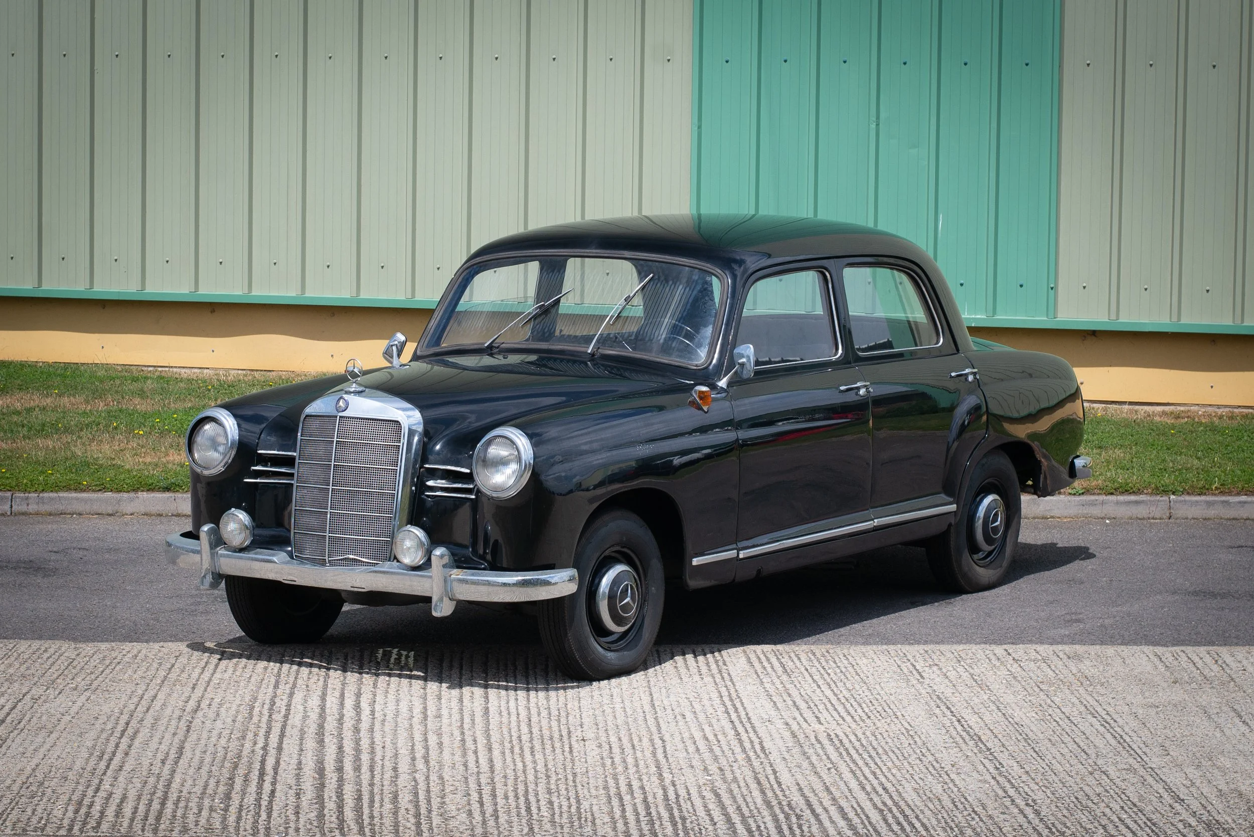 Mercedes 180-23.jpg