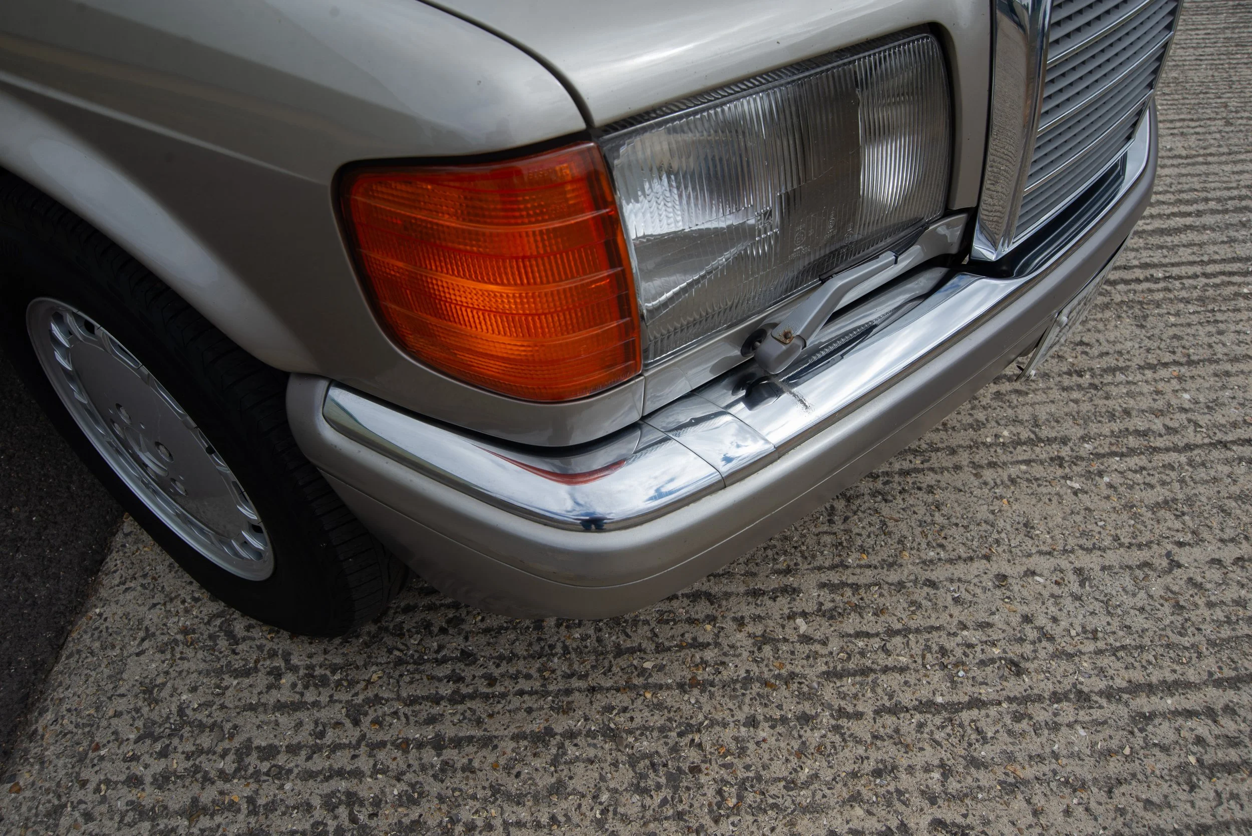 Mercedes 560SEL-25.jpg