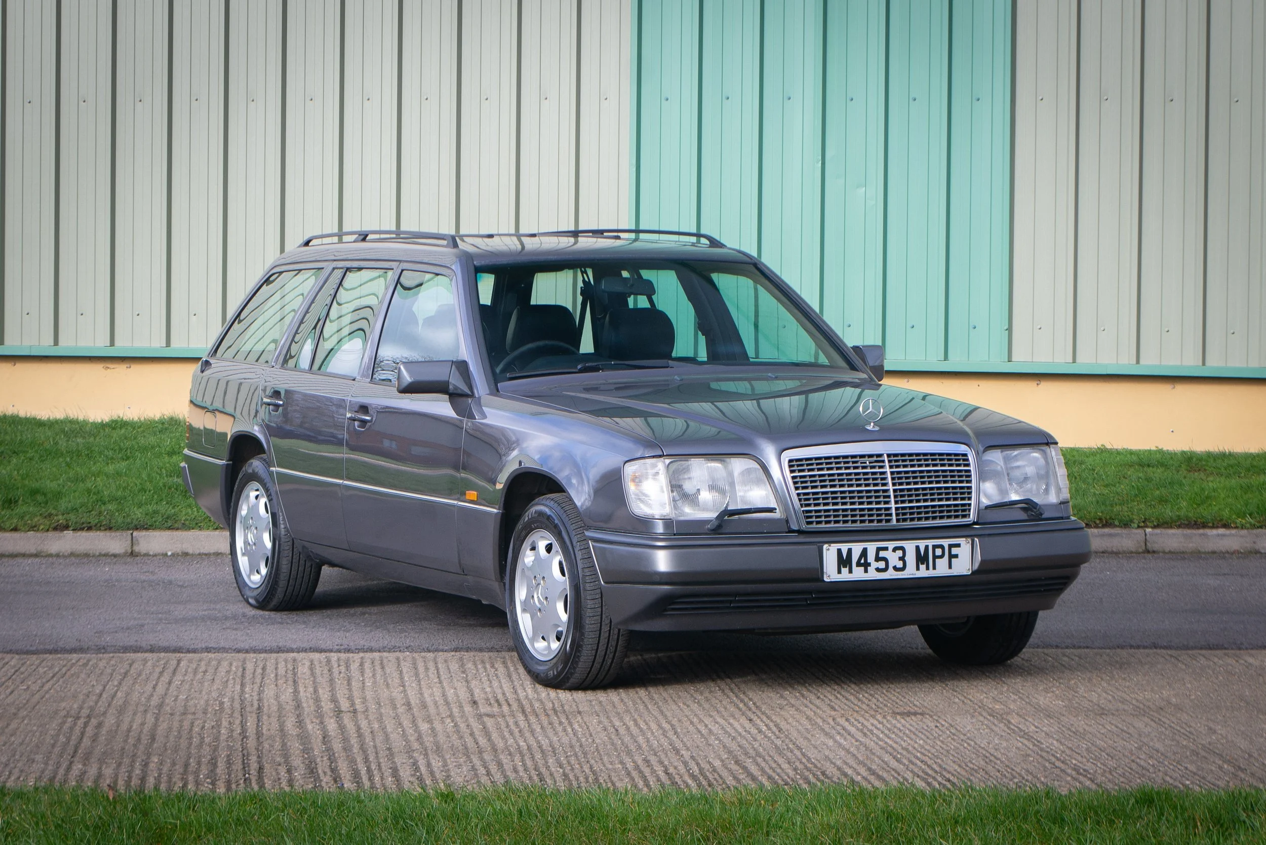 Mercedes E280-26.jpg