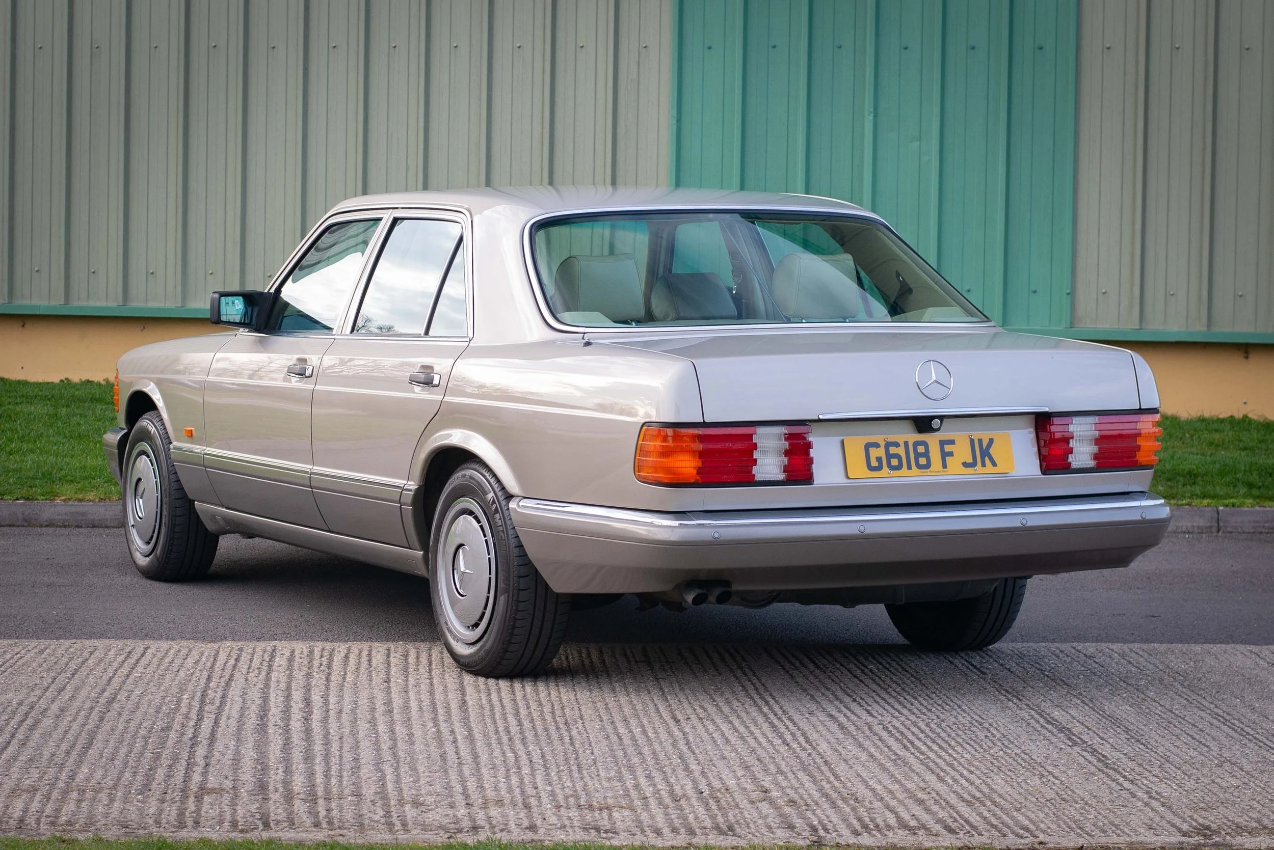 Mercedes 300SE-18.jpg