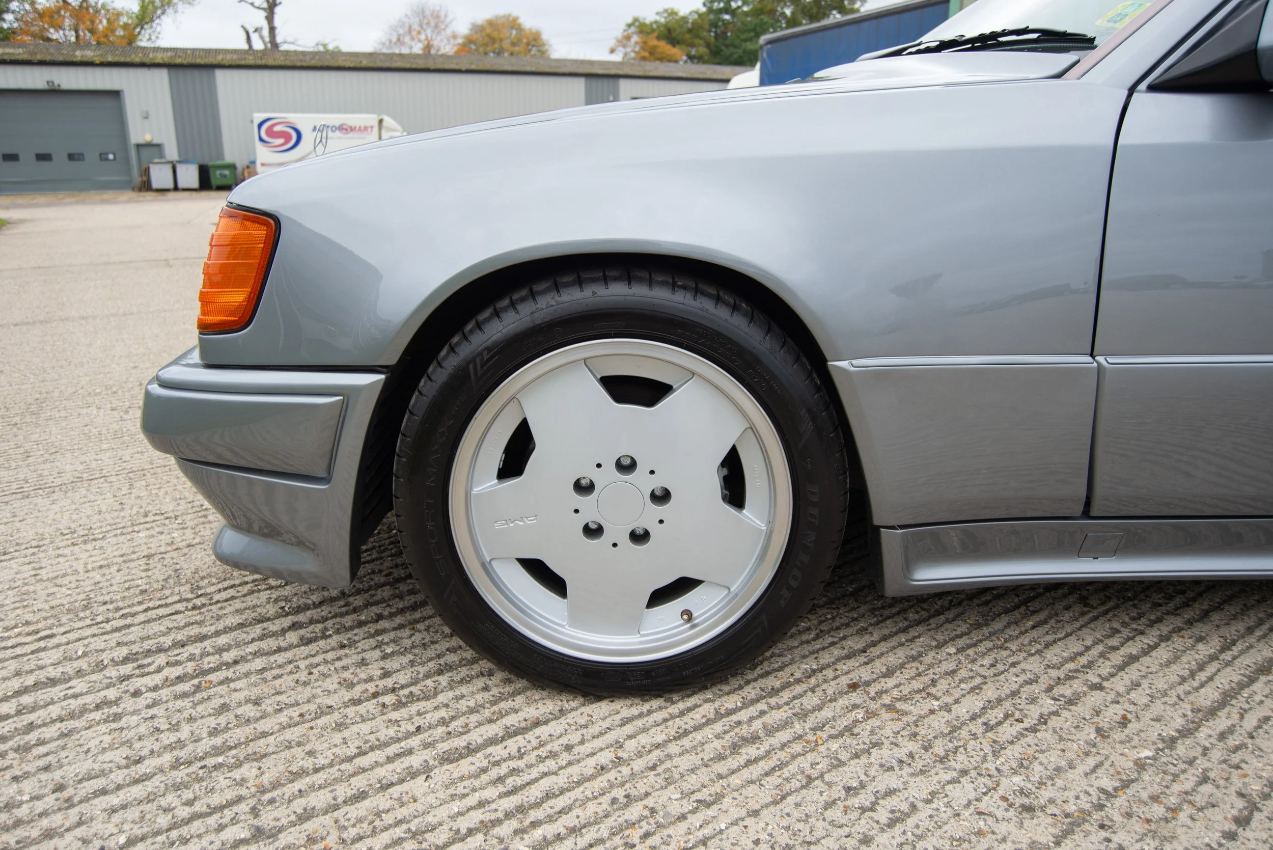 Mercedes 300E 3.4 AMG-21.jpg