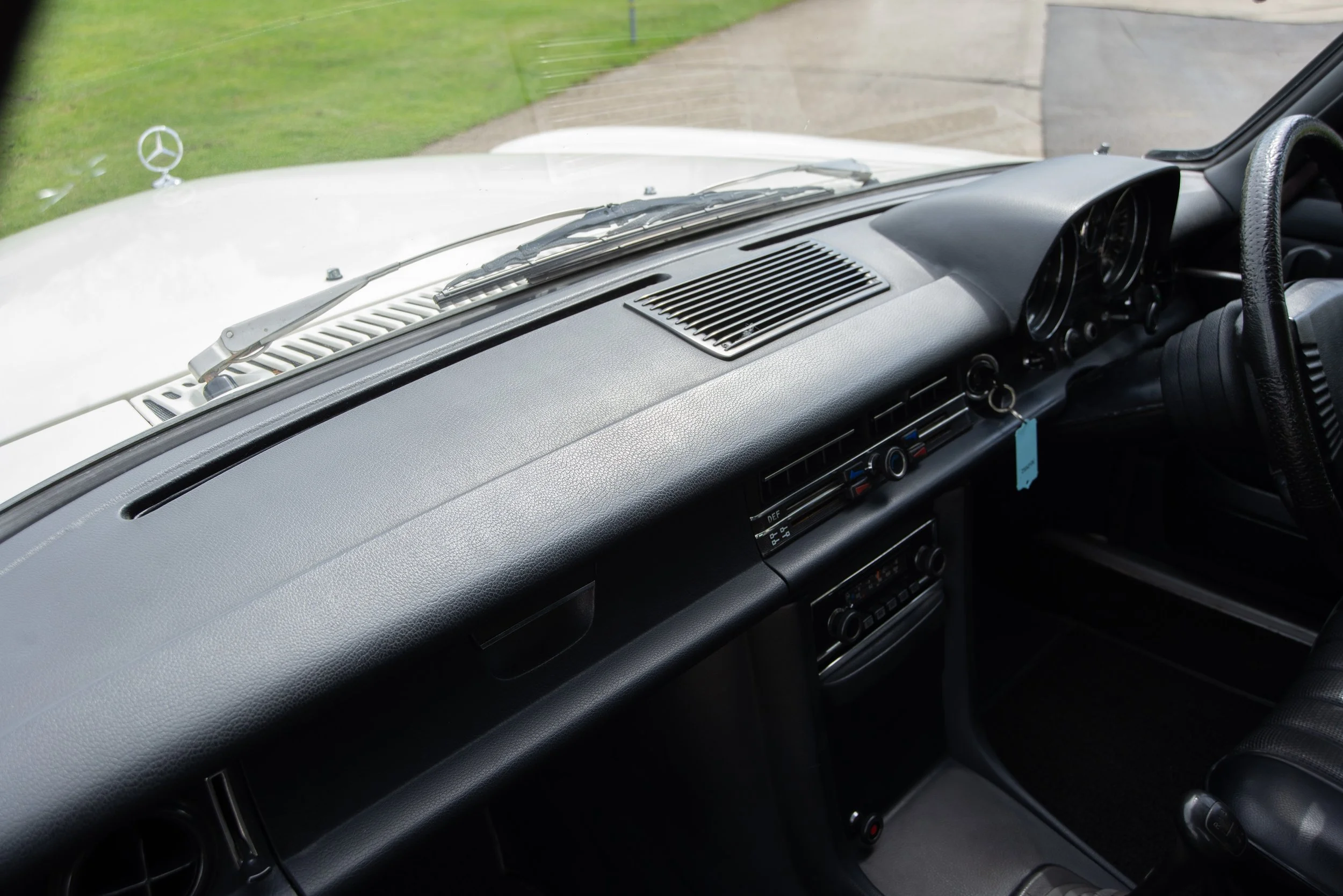 Mercedes 240D-14.jpg