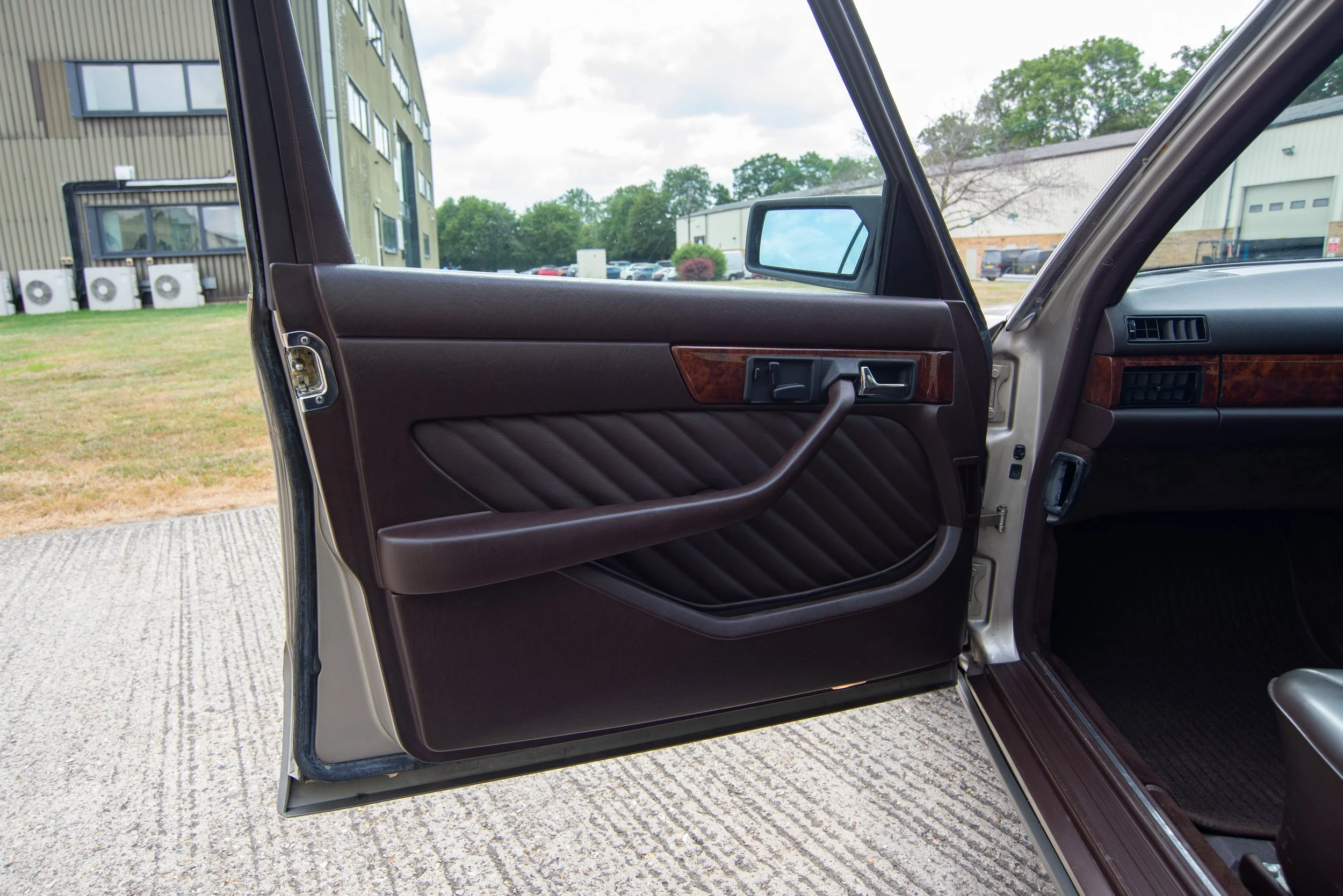 Mercedes 300SEL-10.jpg