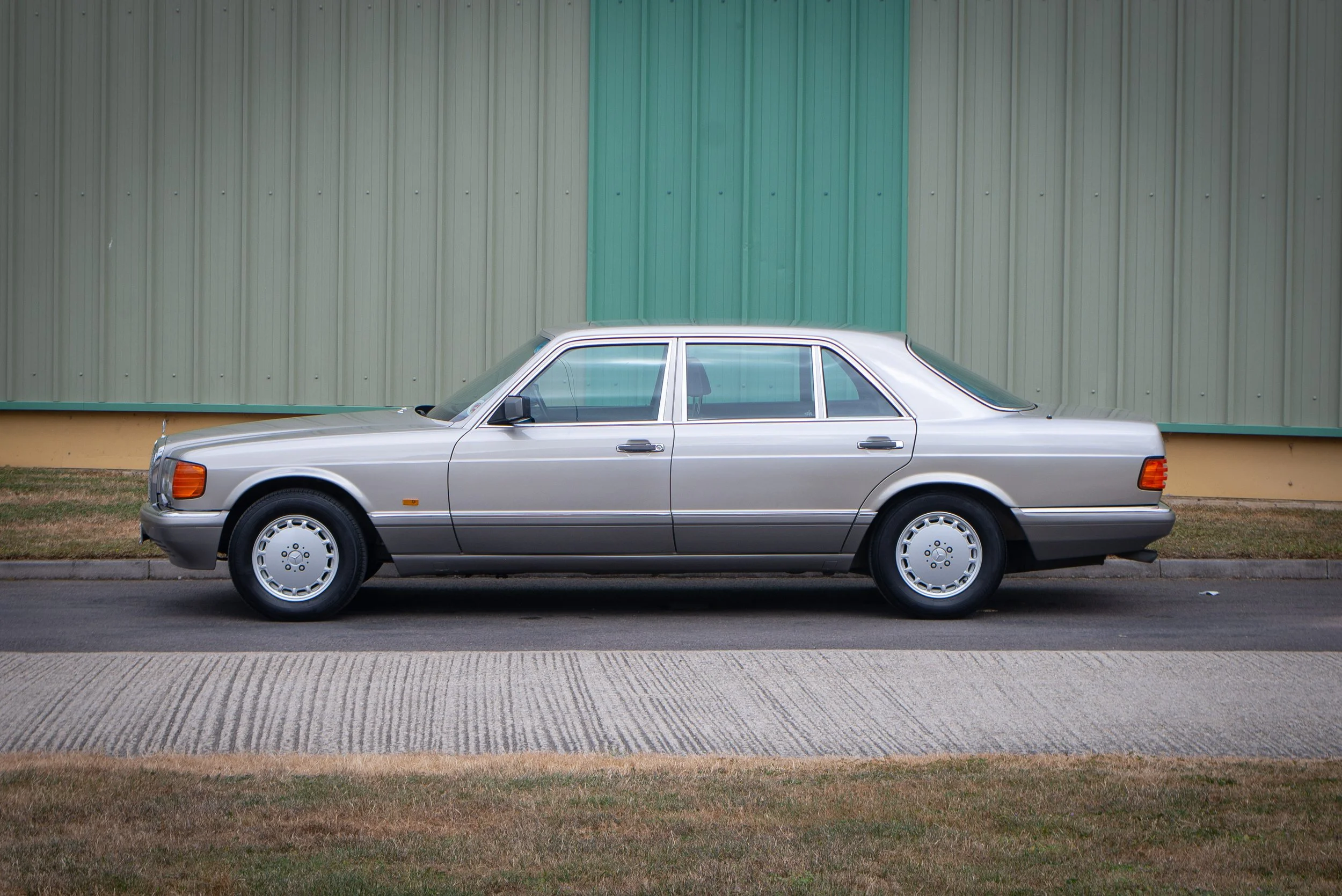 Mercedes 560SEL-32.jpg