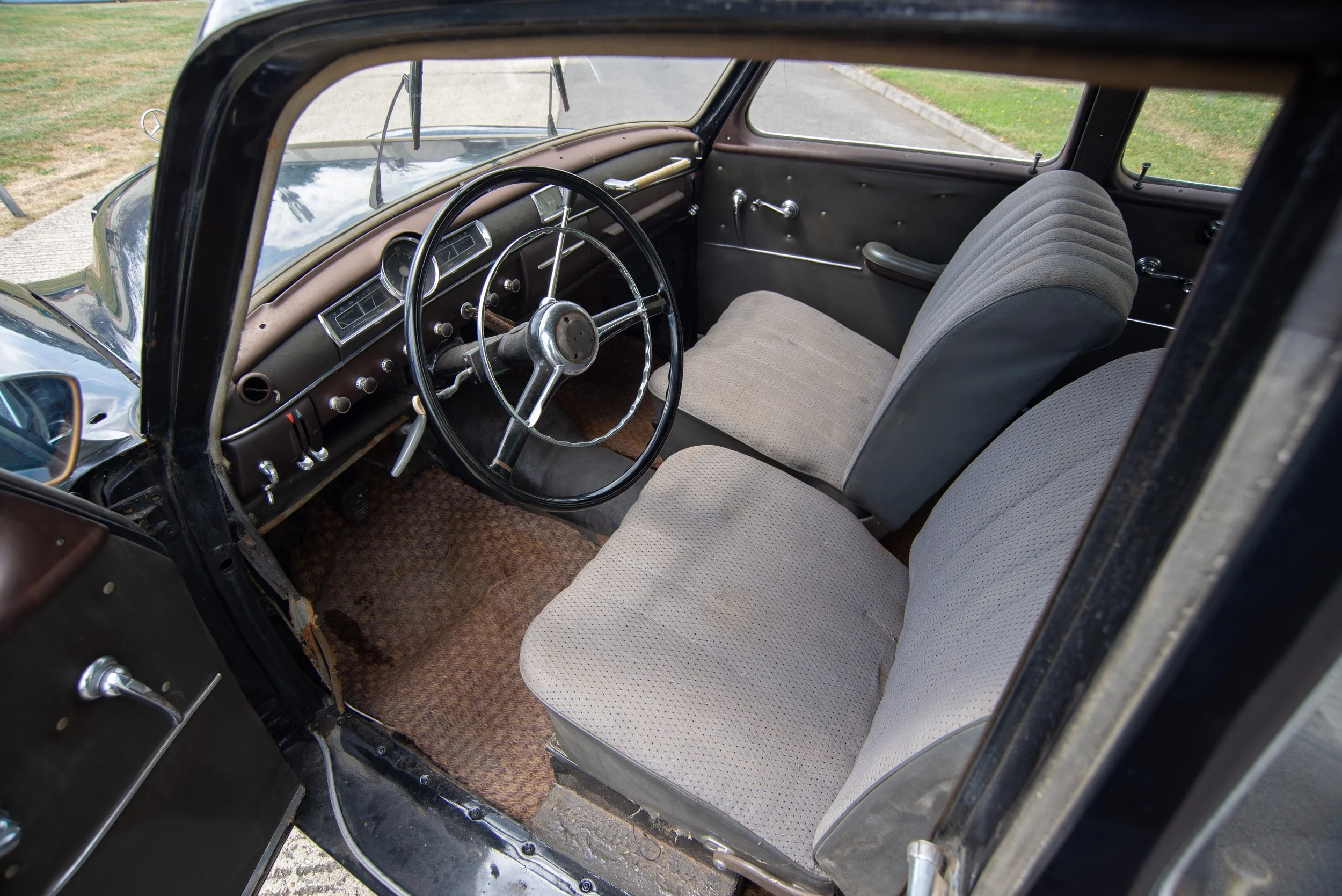 Mercedes 180-5.jpg