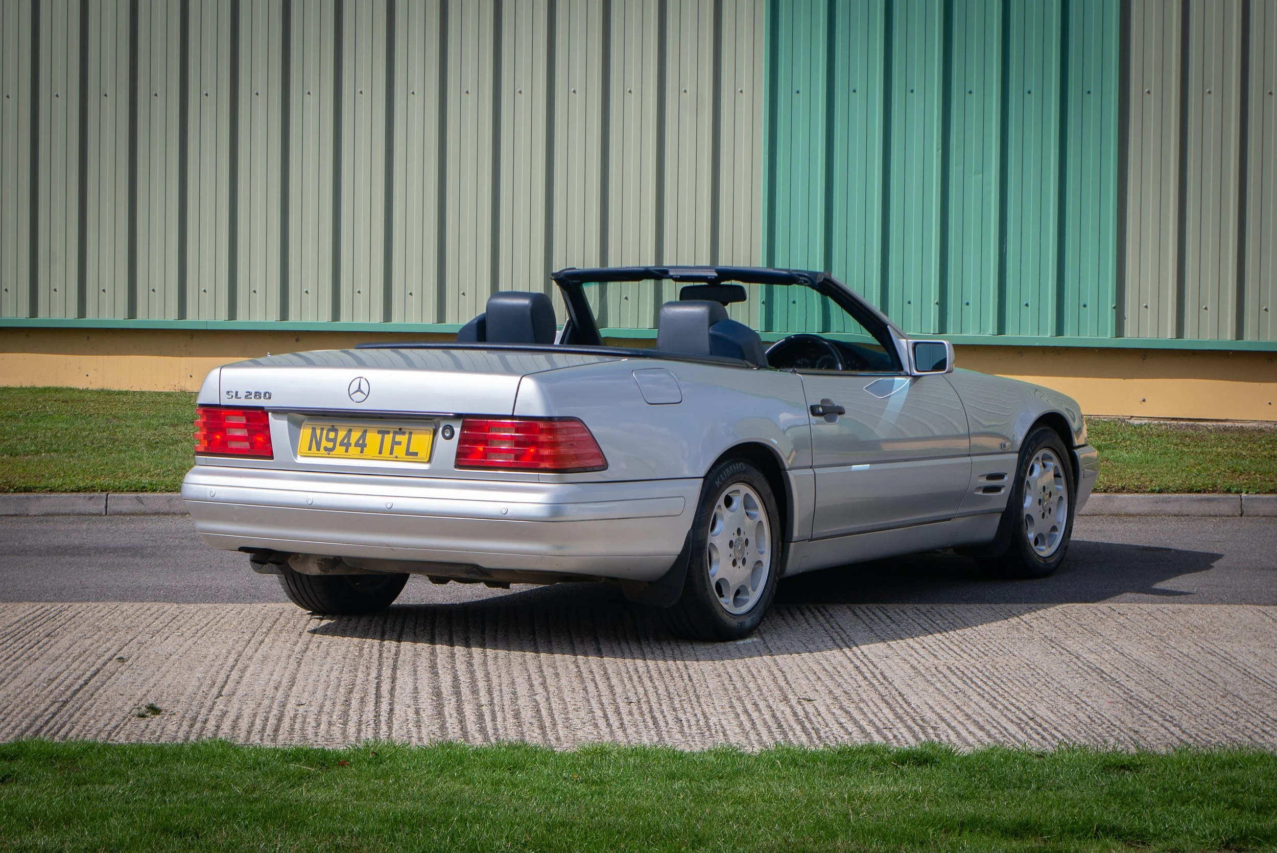 Mercedes SL280-27.jpg